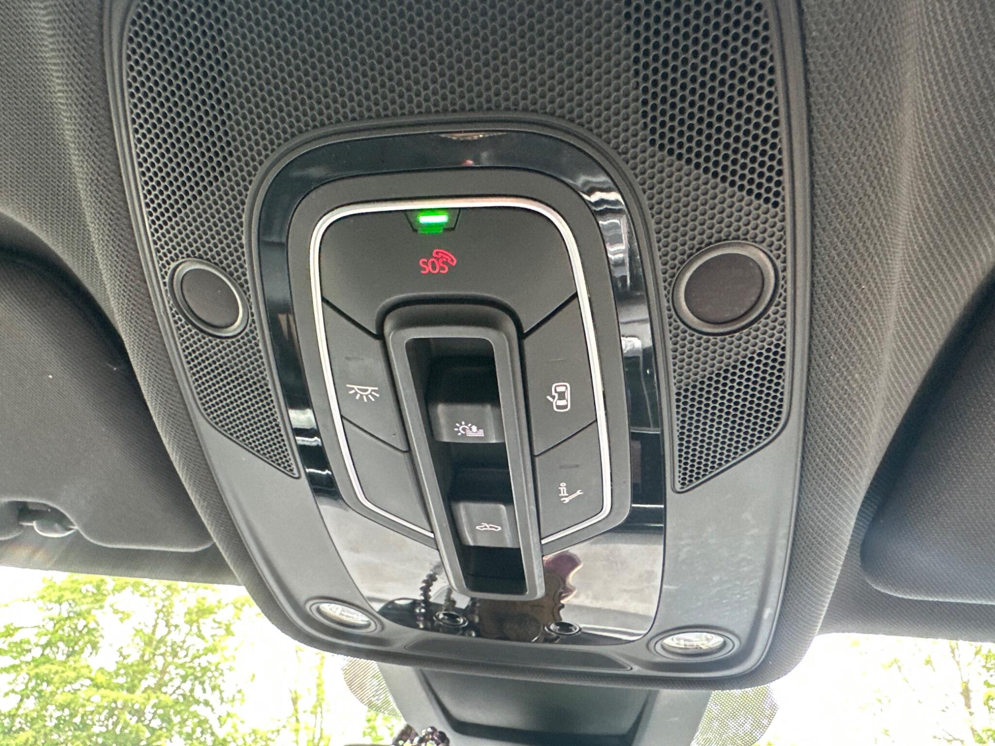 Audi Q8 view 18