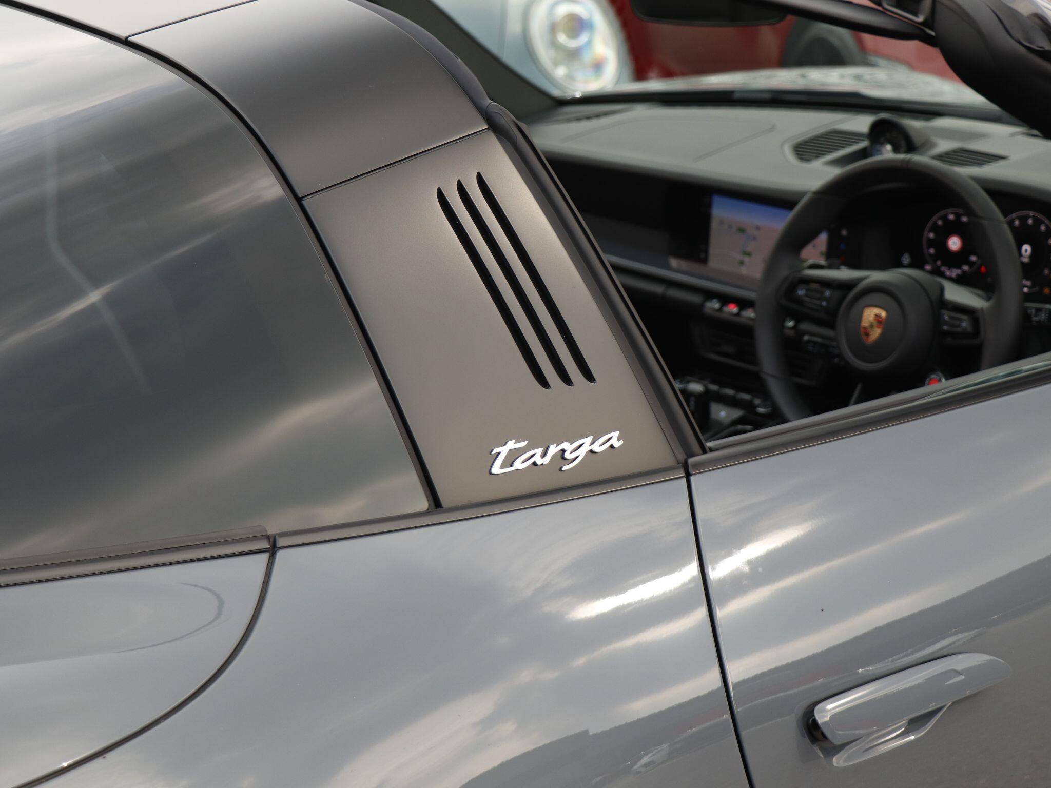 Porsche 911 view 36