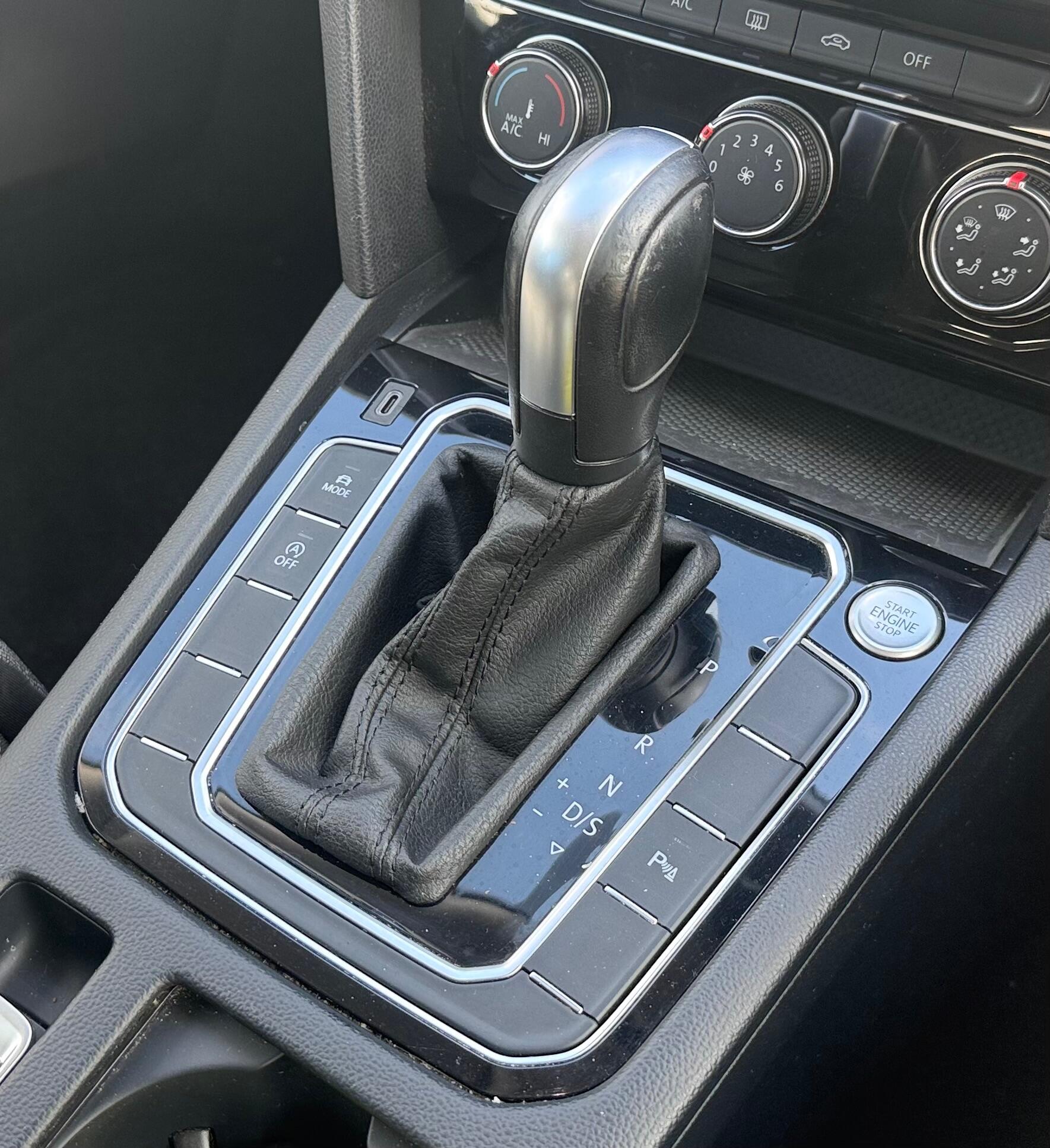Volkswagen Passat view 25