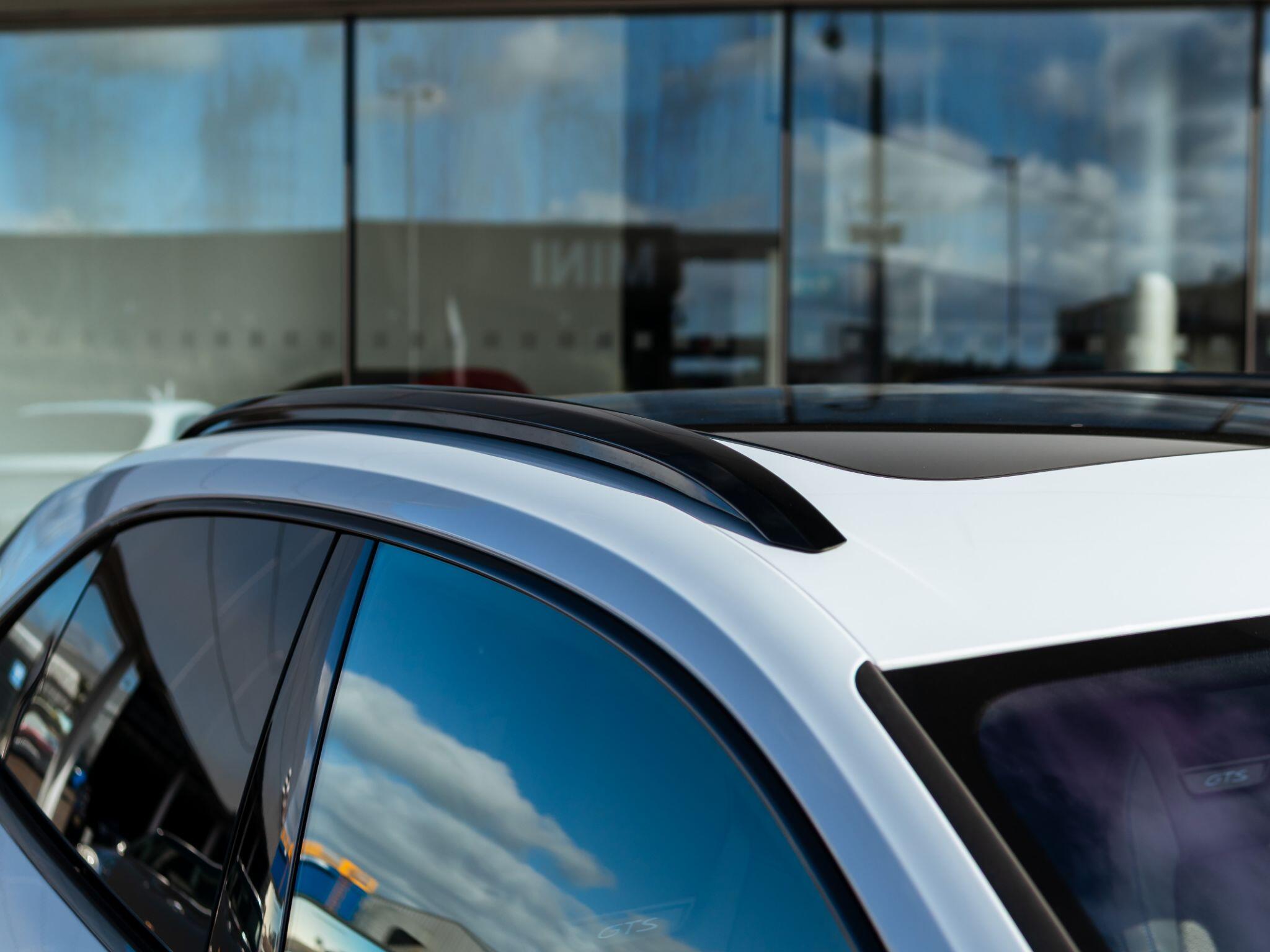 Porsche Macan view 33