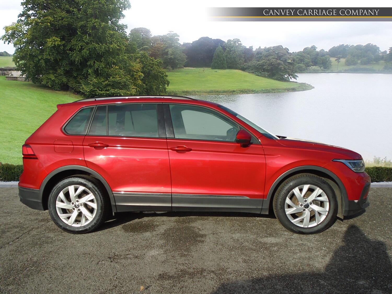Volkswagen Tiguan view 5