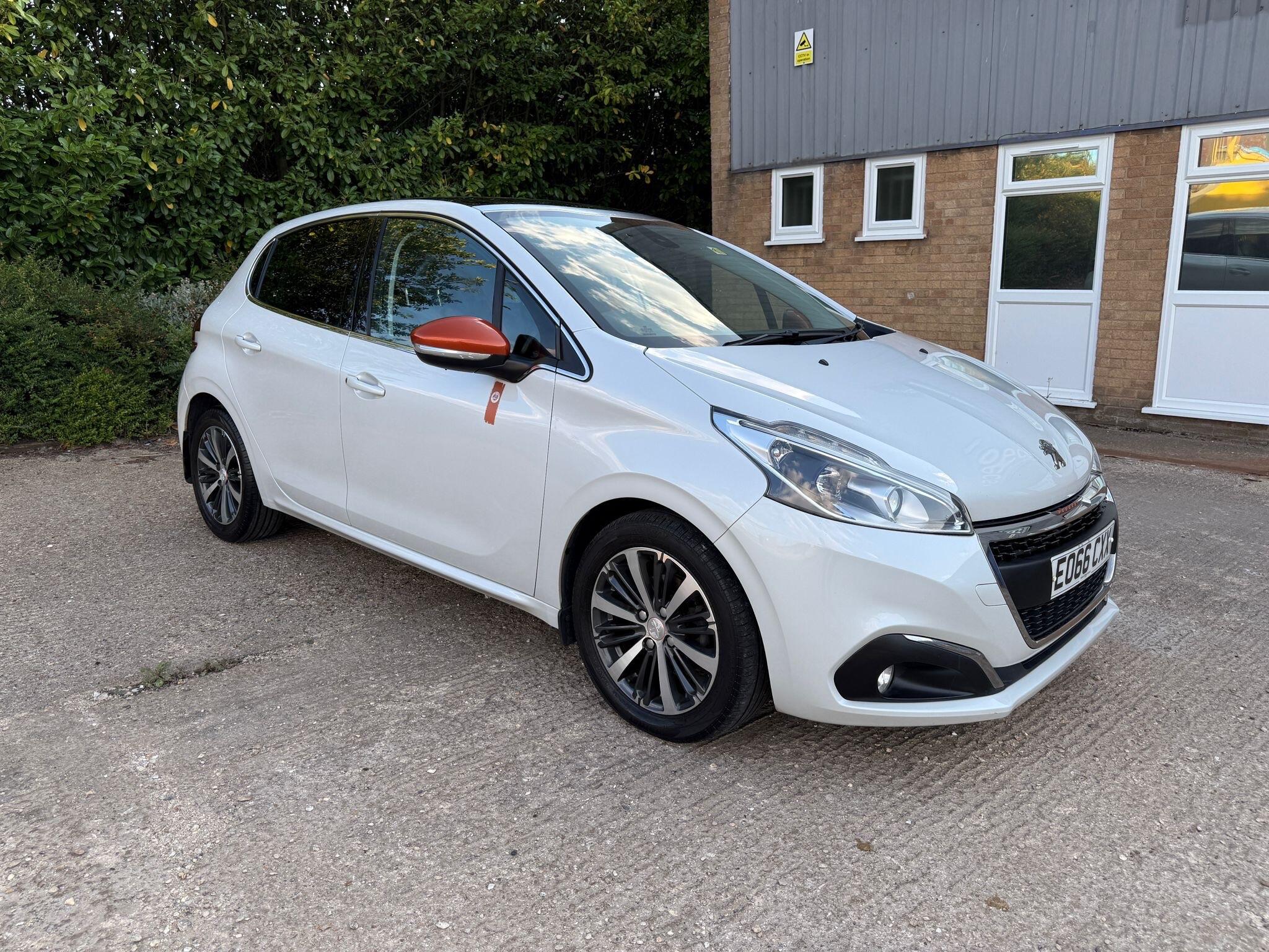 Peugeot 208 view 6