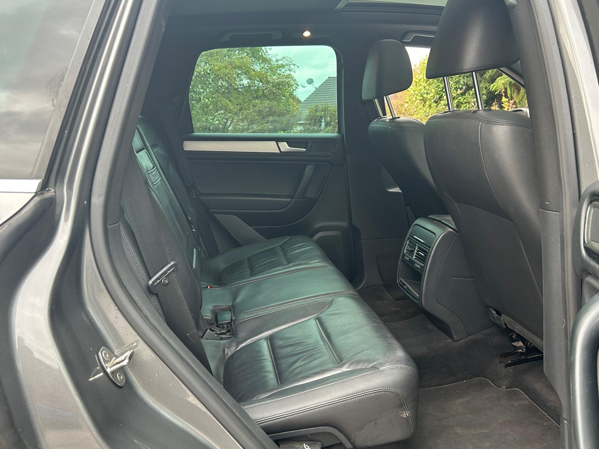 Volkswagen Touareg view 19