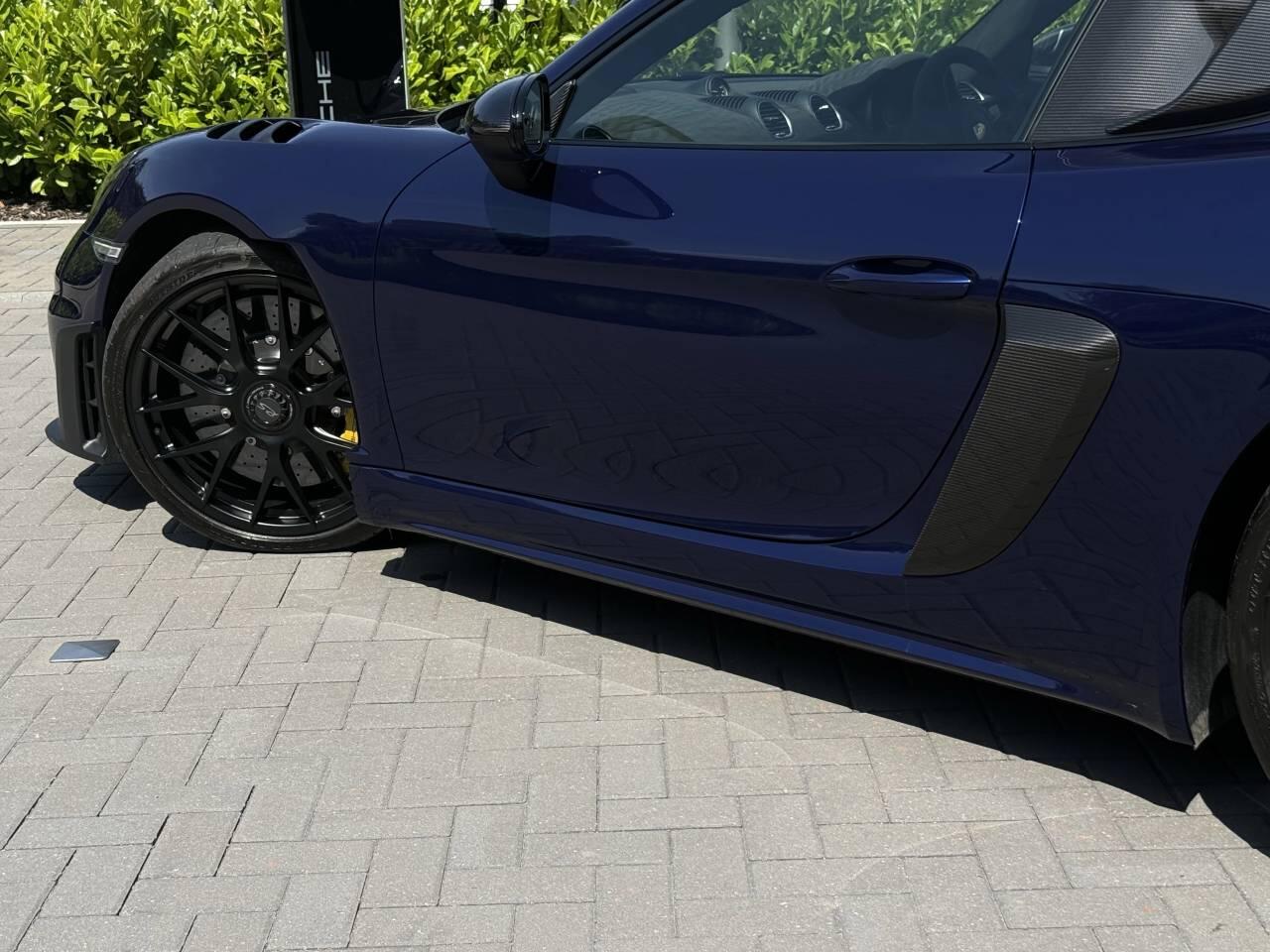 Porsche Cayman view 60