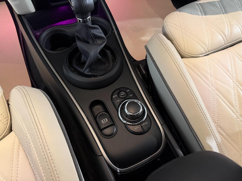 Mini Countryman view 25