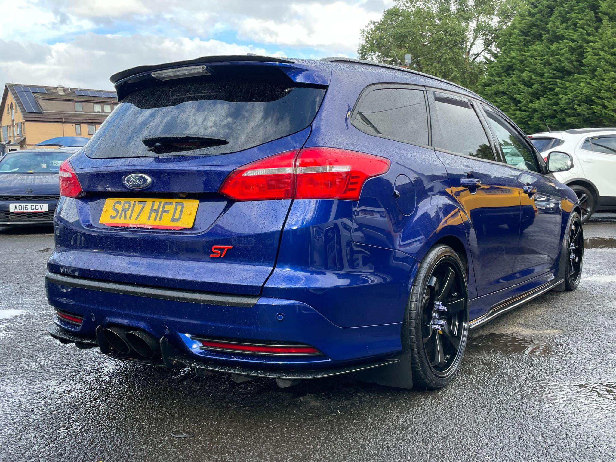 Ford Focus view 13