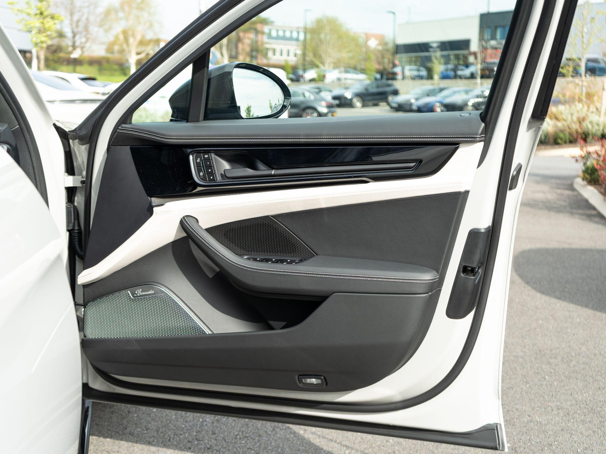 Porsche Panamera view 40