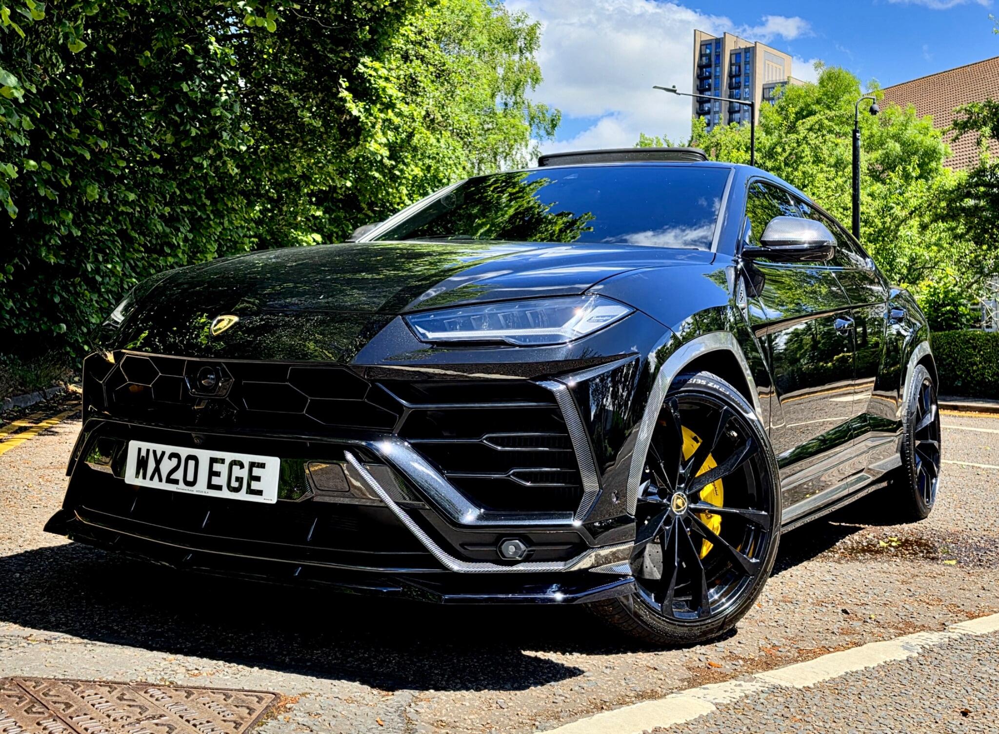 Lamborghini Urus view 5