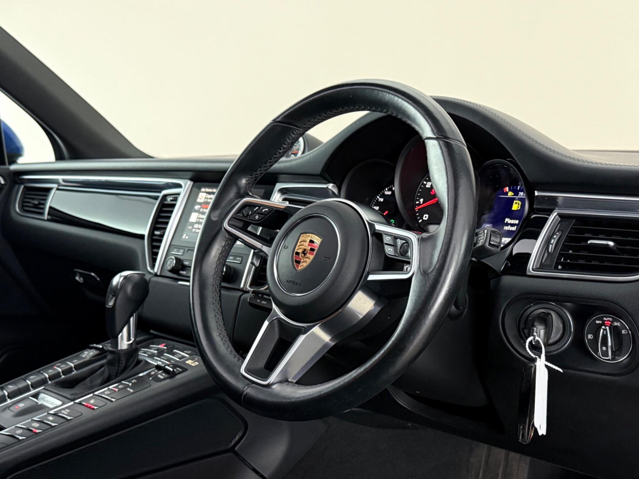 Porsche Macan view 3