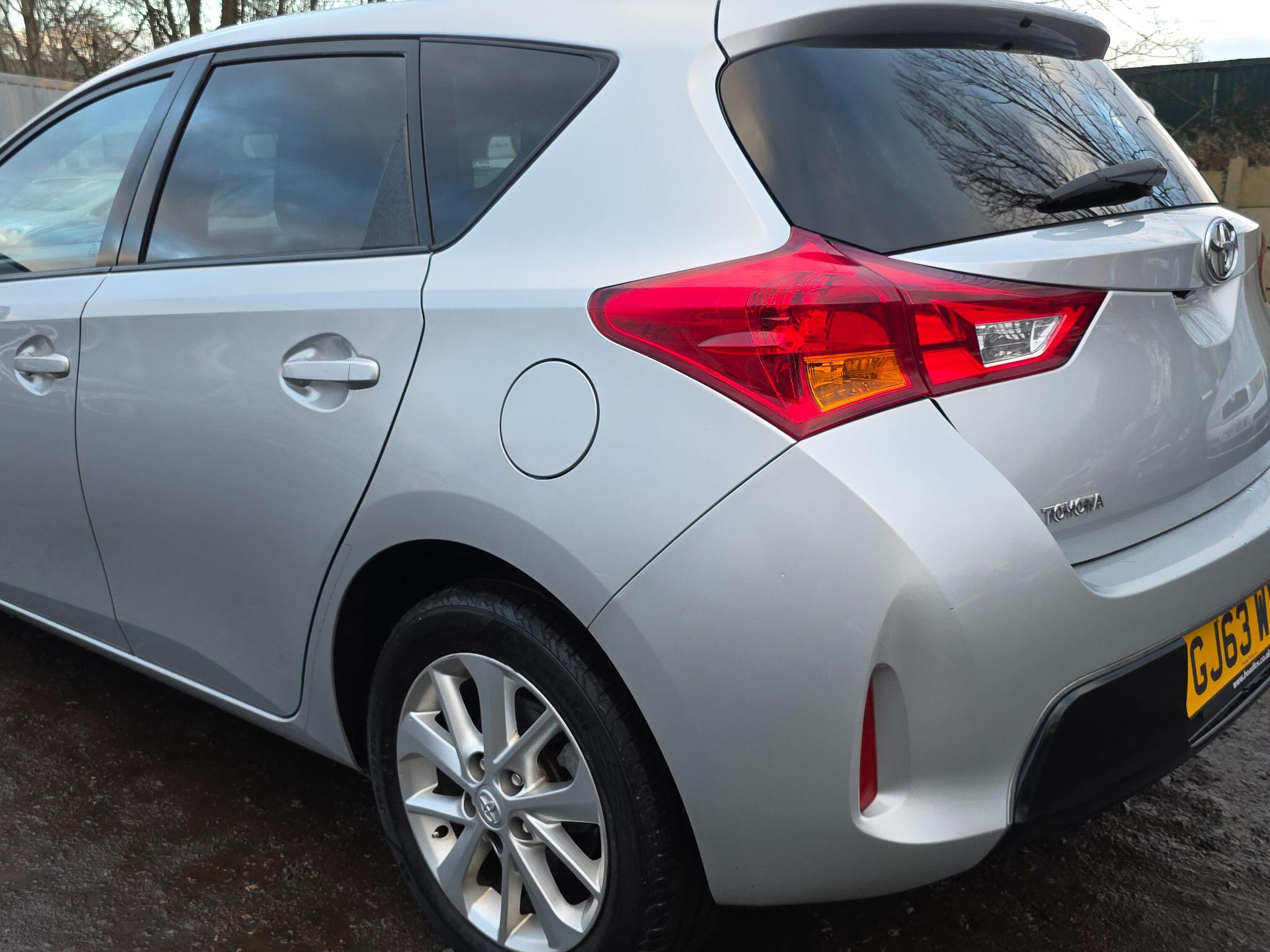 2013 Toyota Auris image 10
