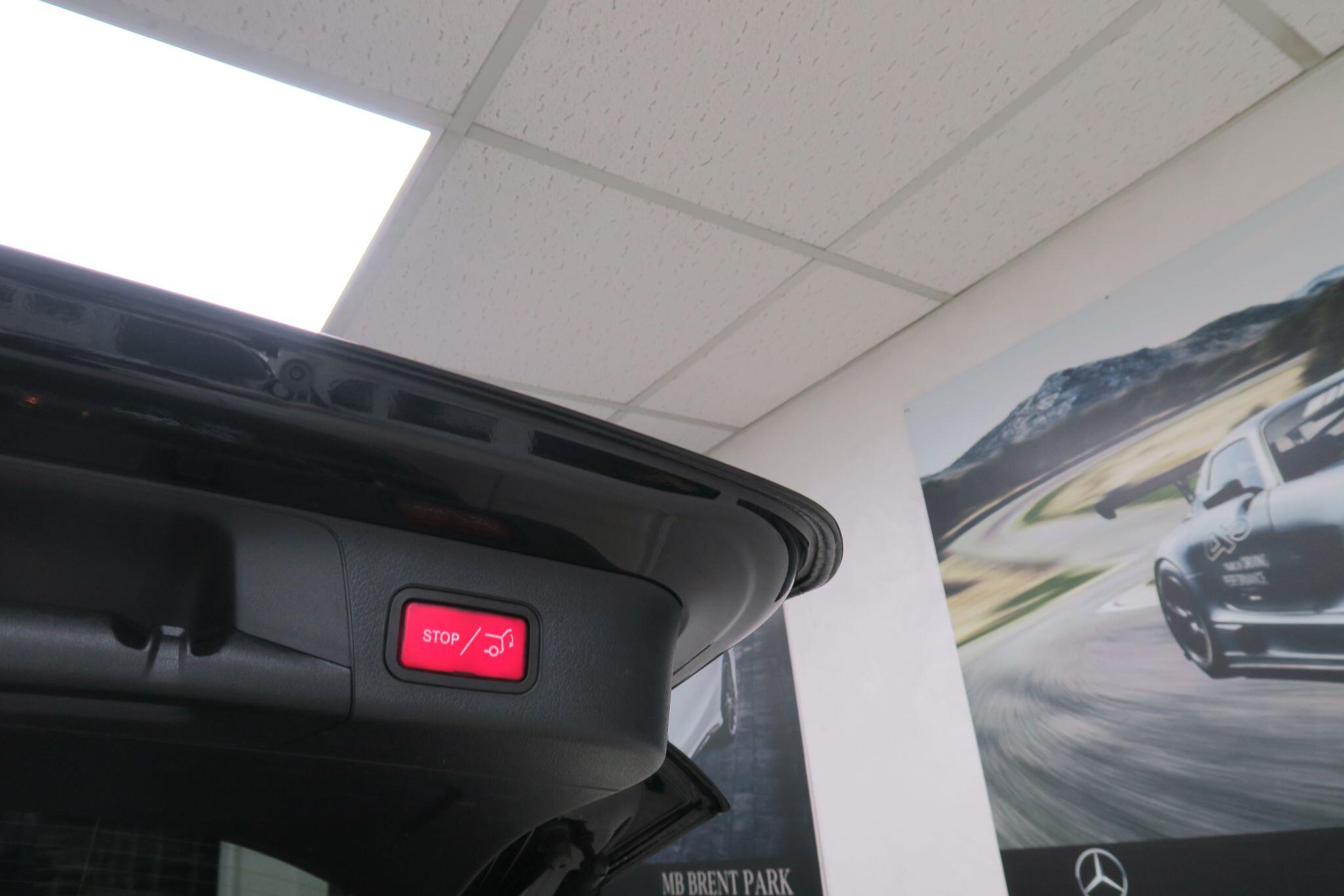 Mercedes-Benz Eqb view 18