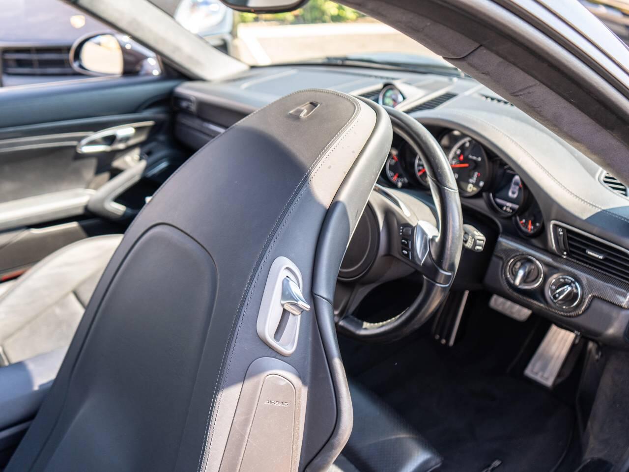 Porsche 911 view 43
