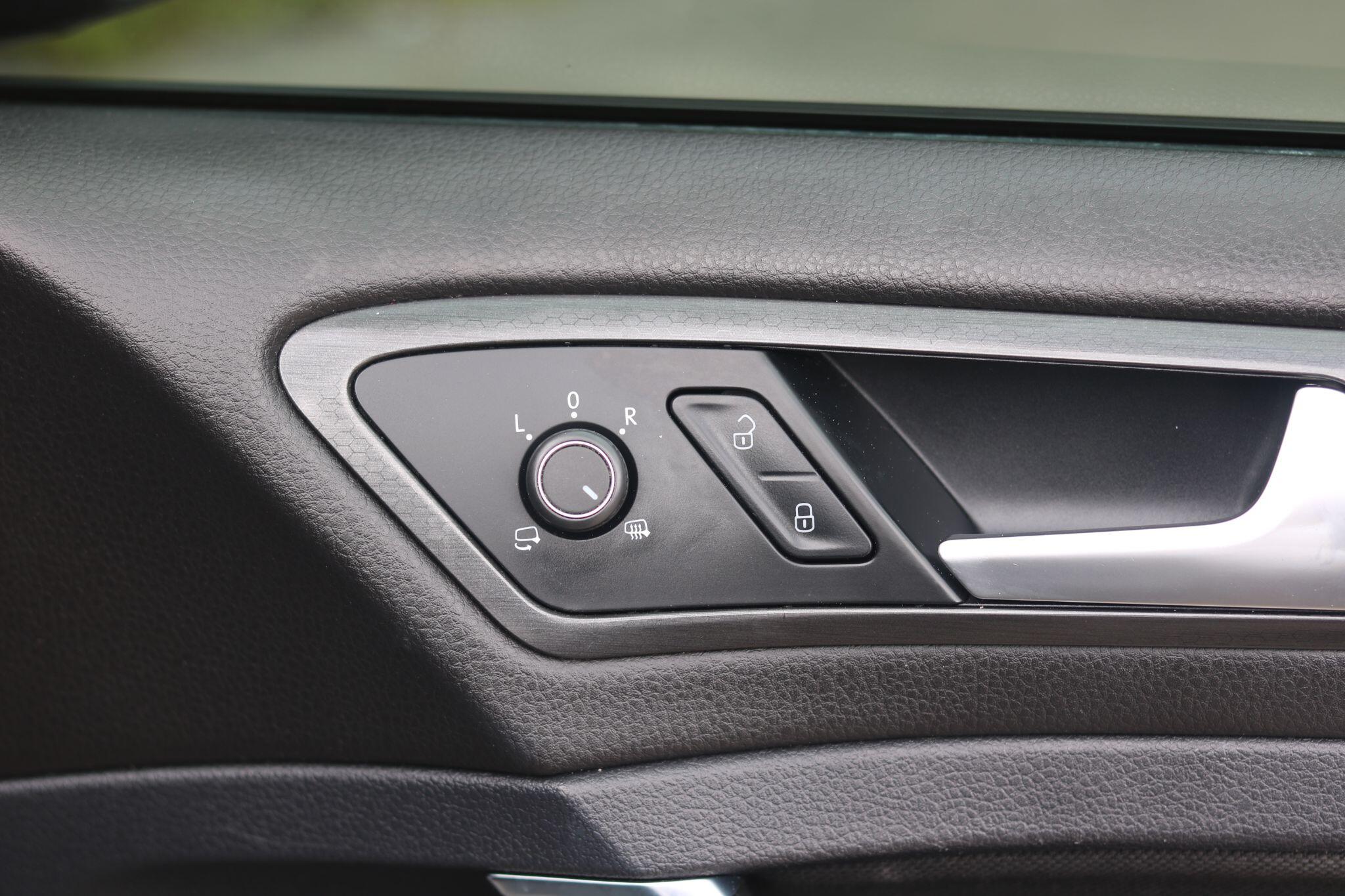 Volkswagen Golf view 14