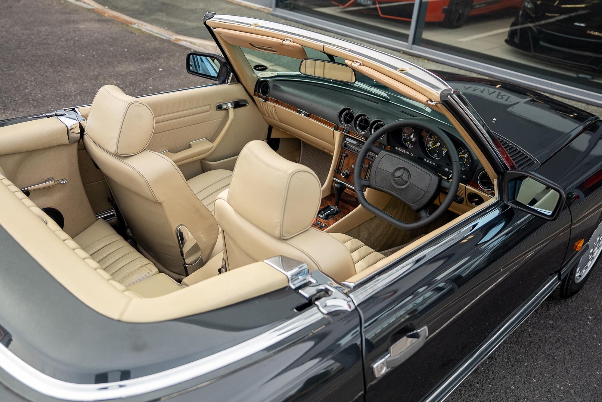 Mercedes-Benz 500 SL view 38