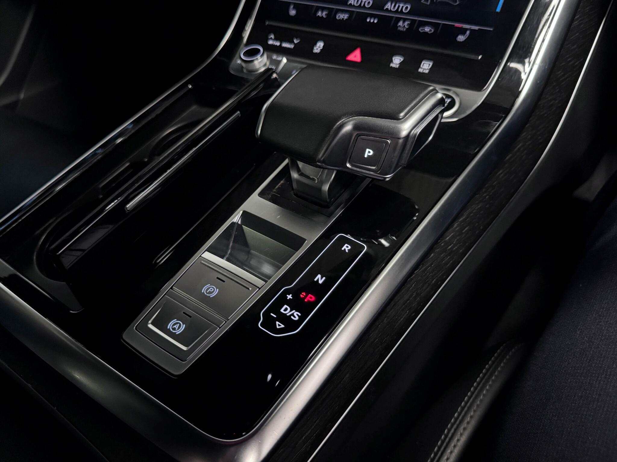 Audi Q8 view 41