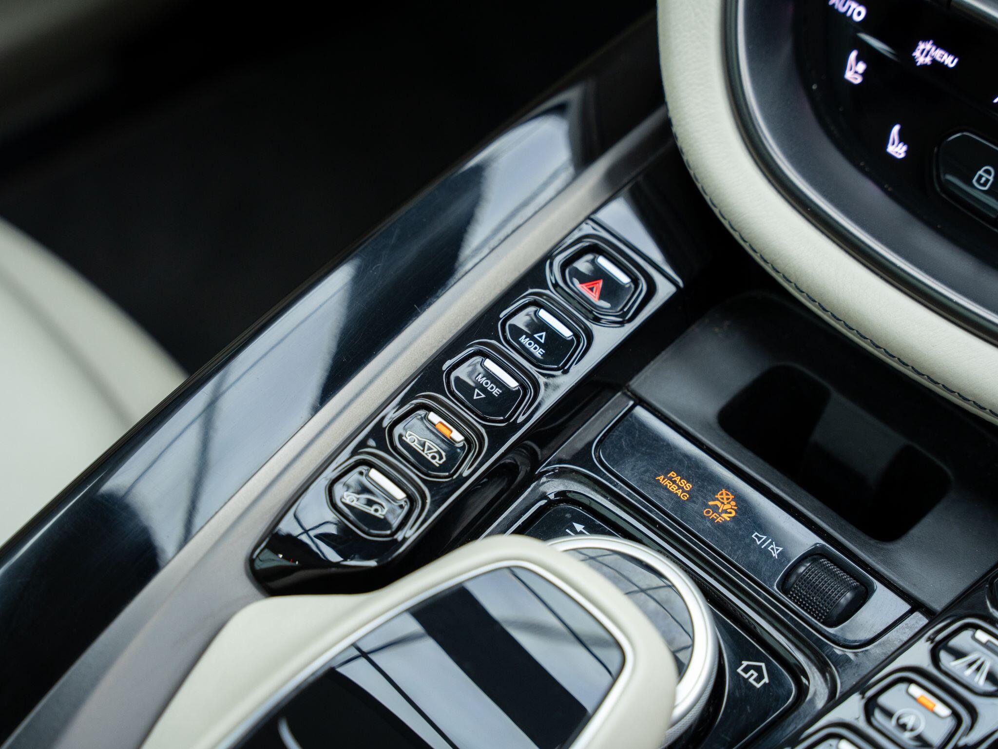Aston Martin DBX view 29