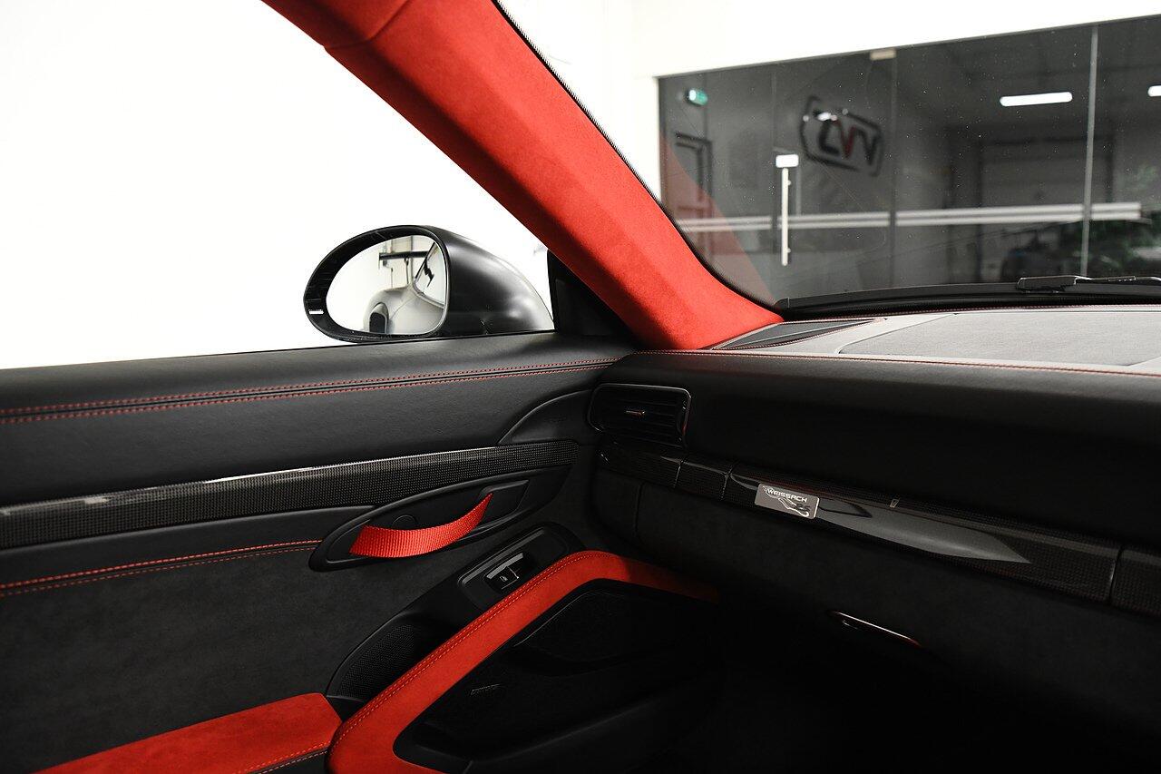 Porsche 911 view 16
