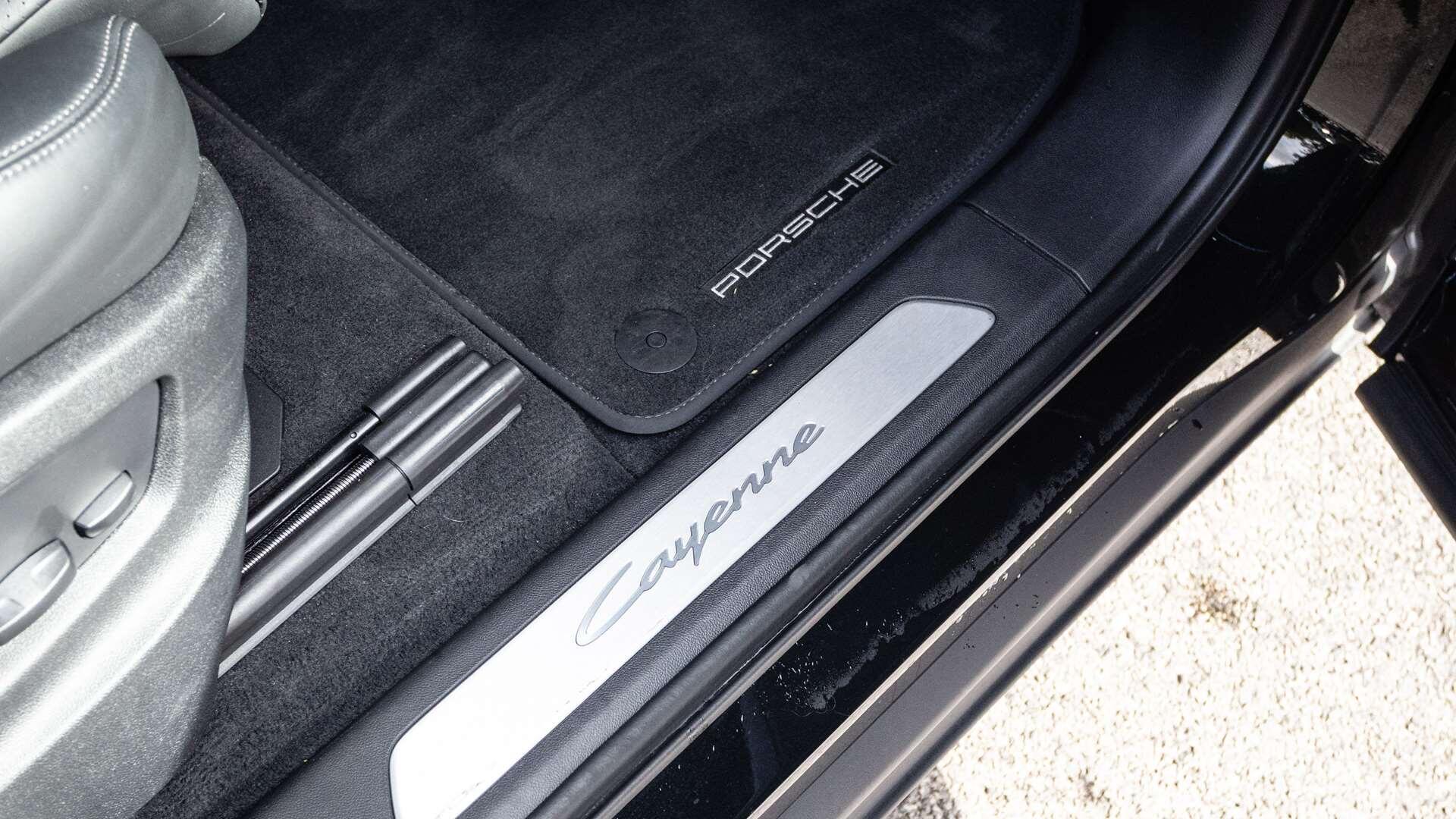 Porsche Cayenne view 34
