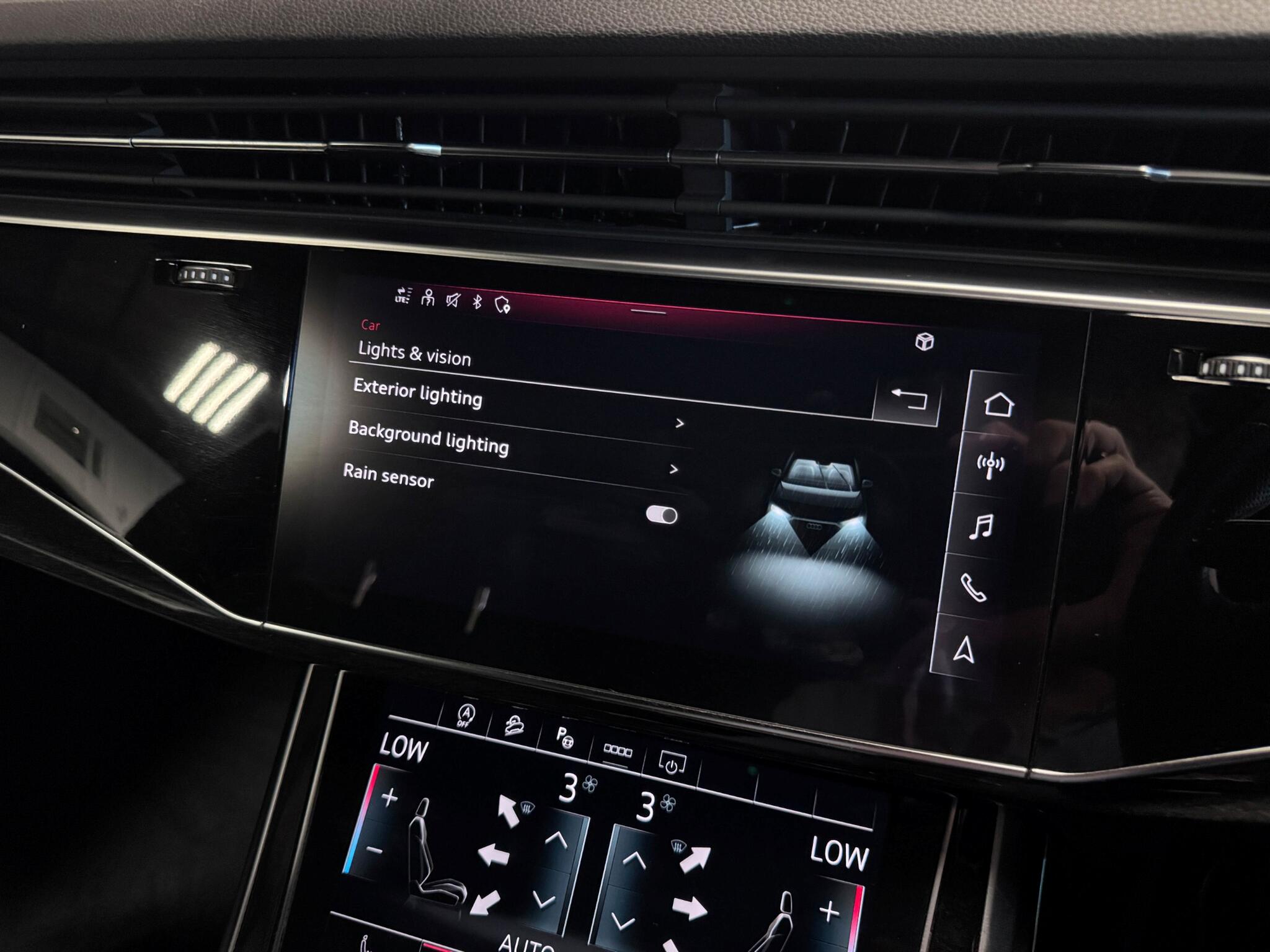 Audi Q8 view 60