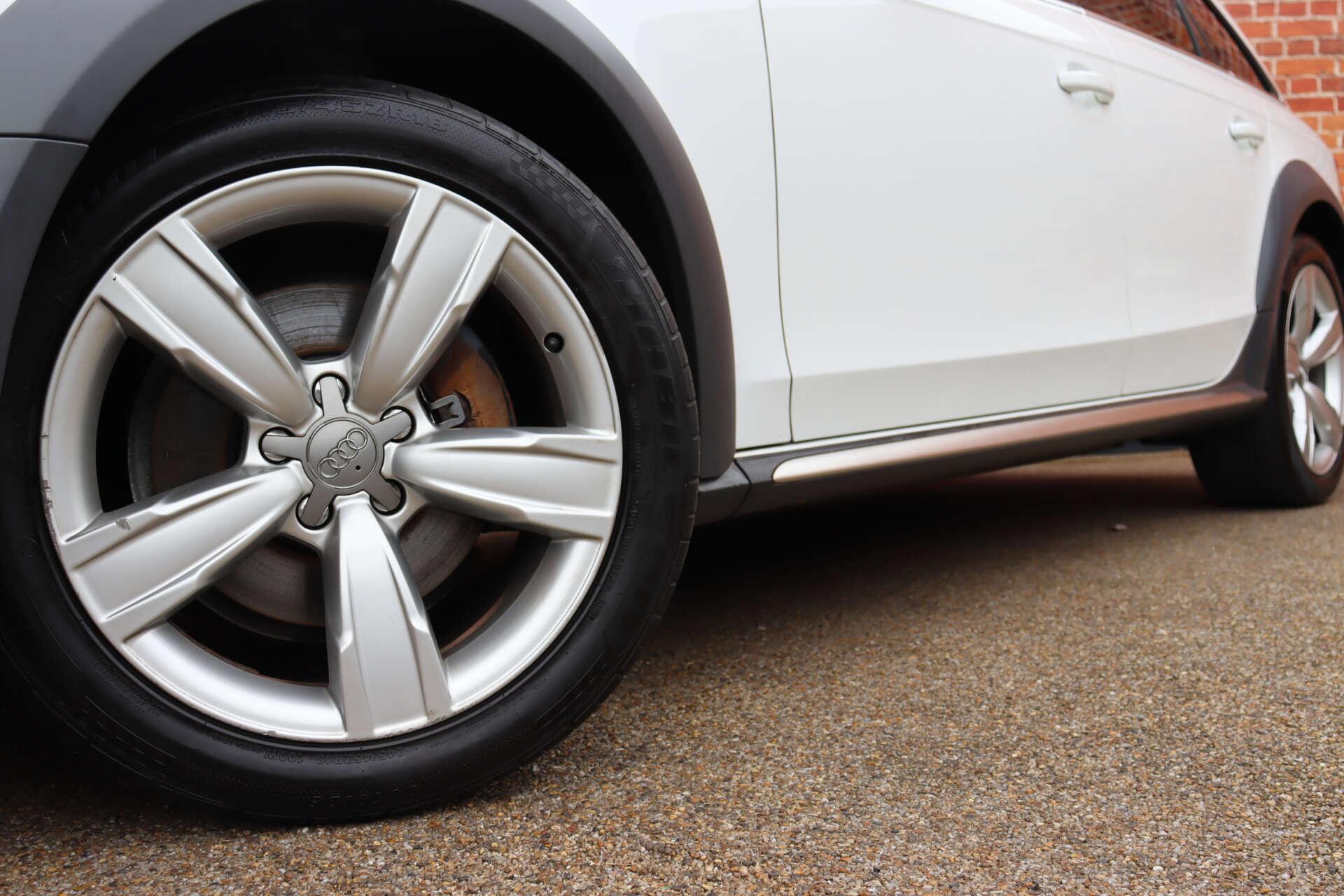 Audi A4 Allroad view 5