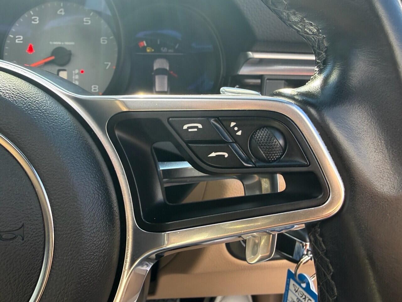 Porsche Macan view 28