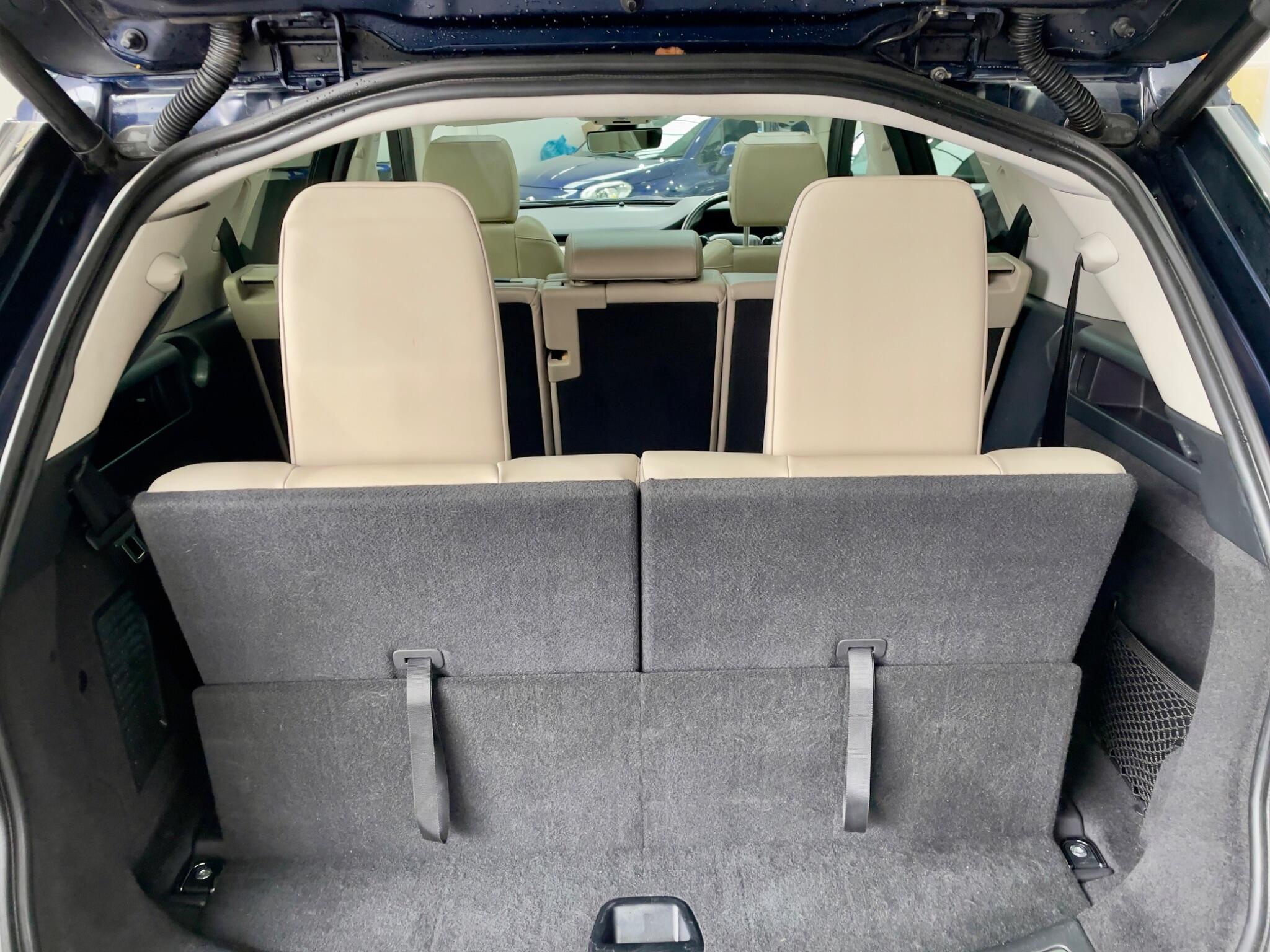 Land Rover Discovery Sport view 45