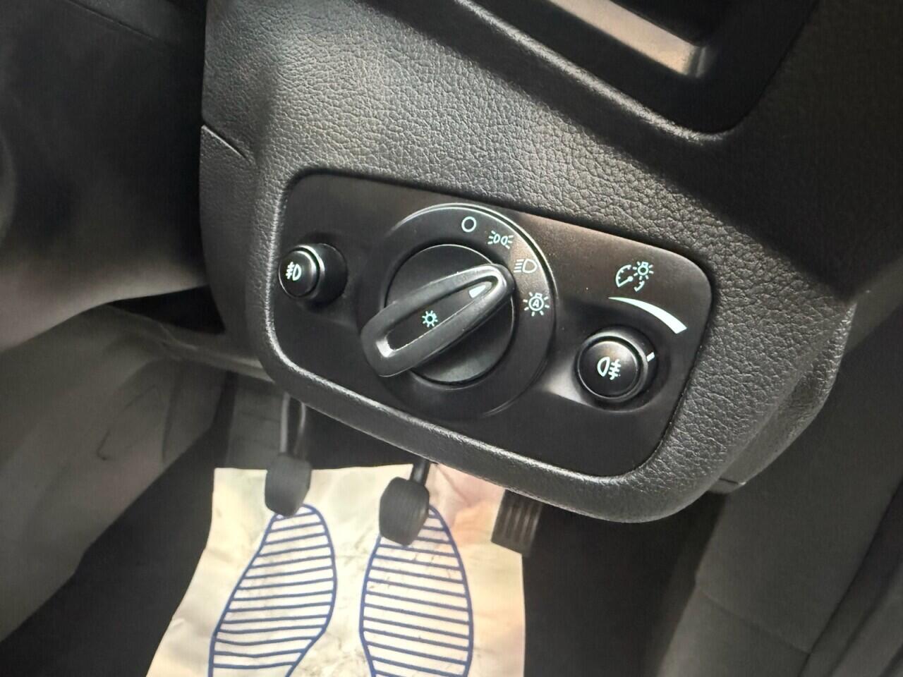 Ford C-Max view 11