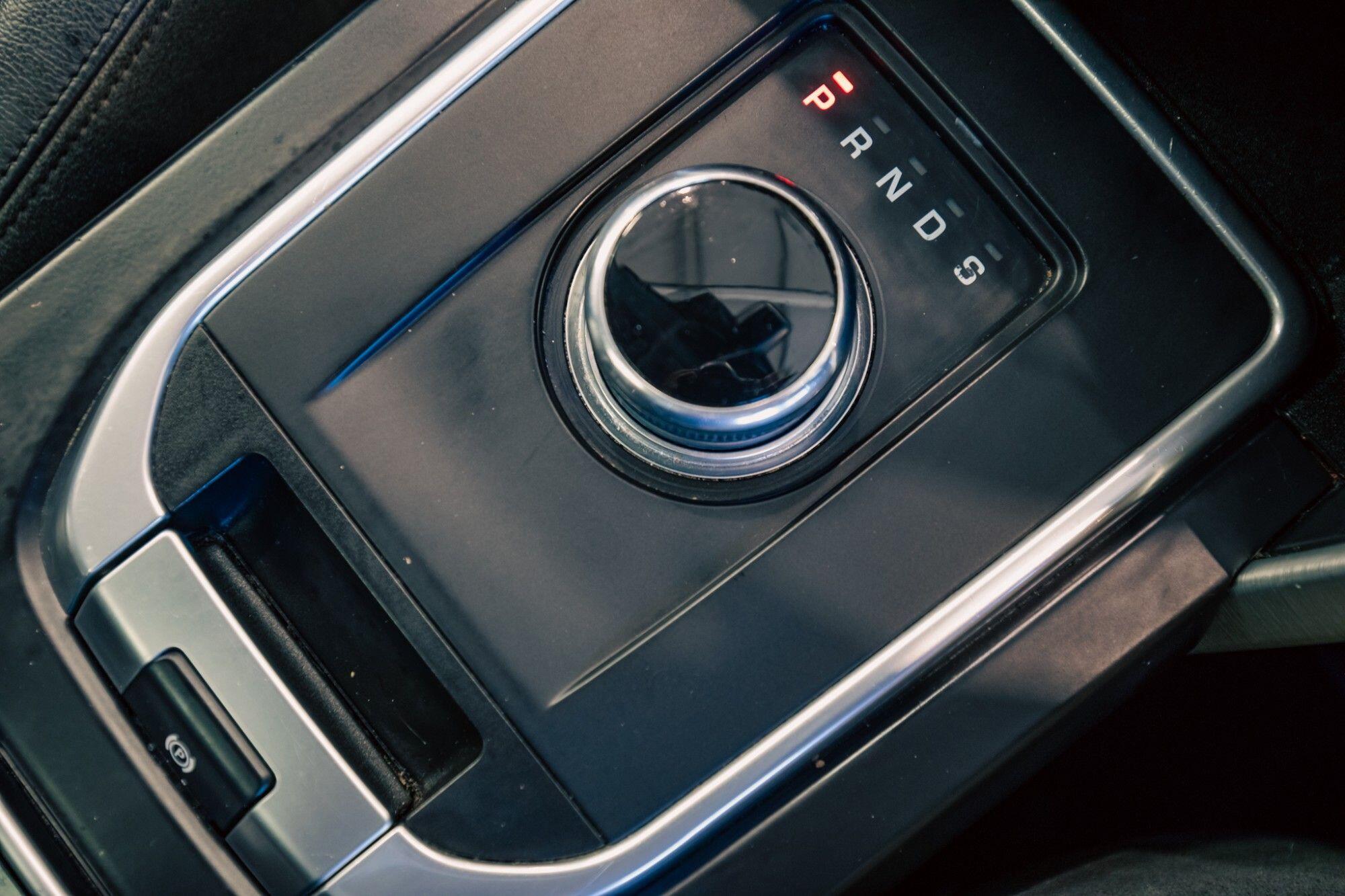 Land Rover Discovery Sport view 19
