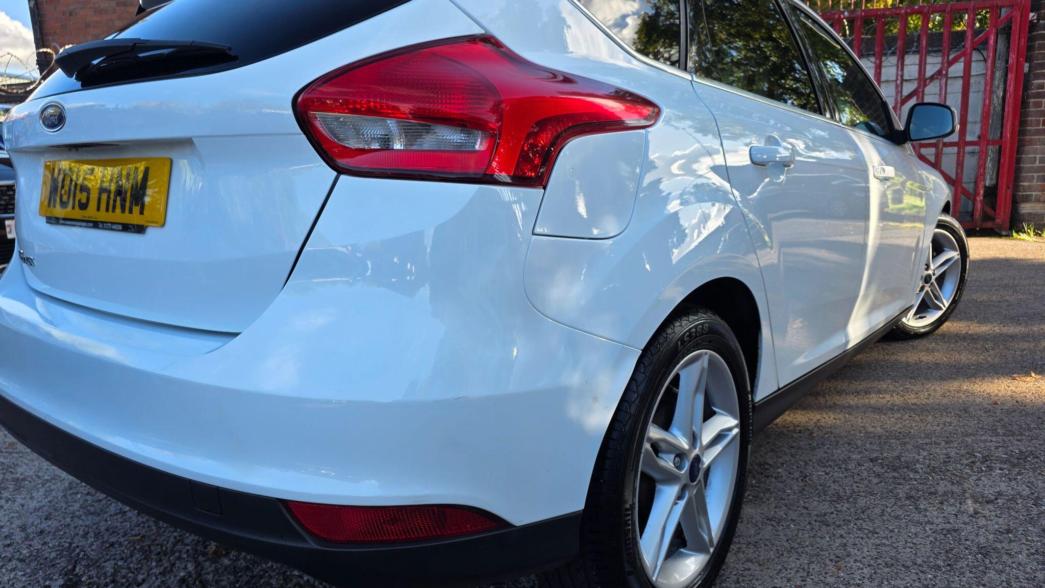 Ford Focus view 11