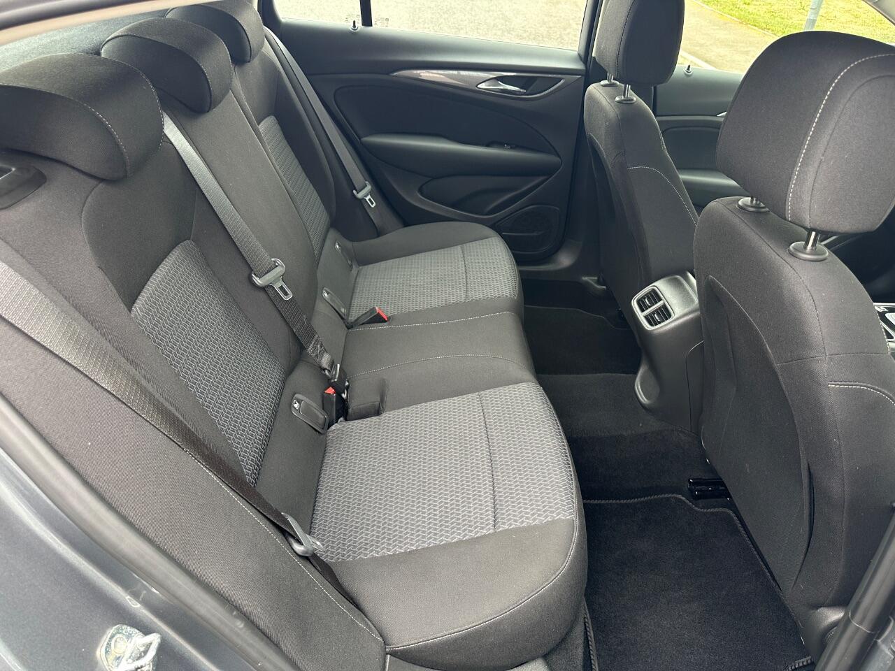 Vauxhall Insignia view 8