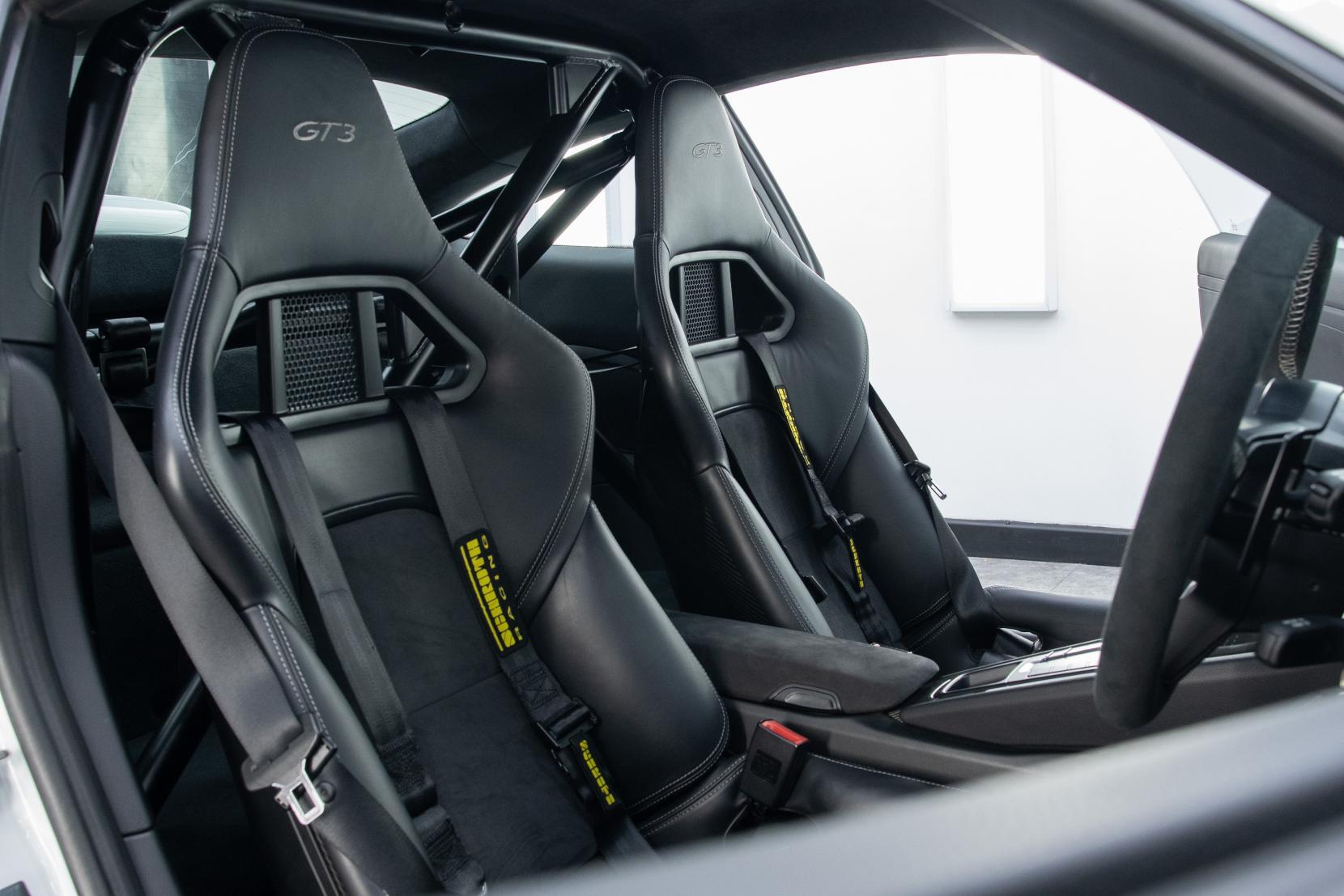 Porsche 911 view 7
