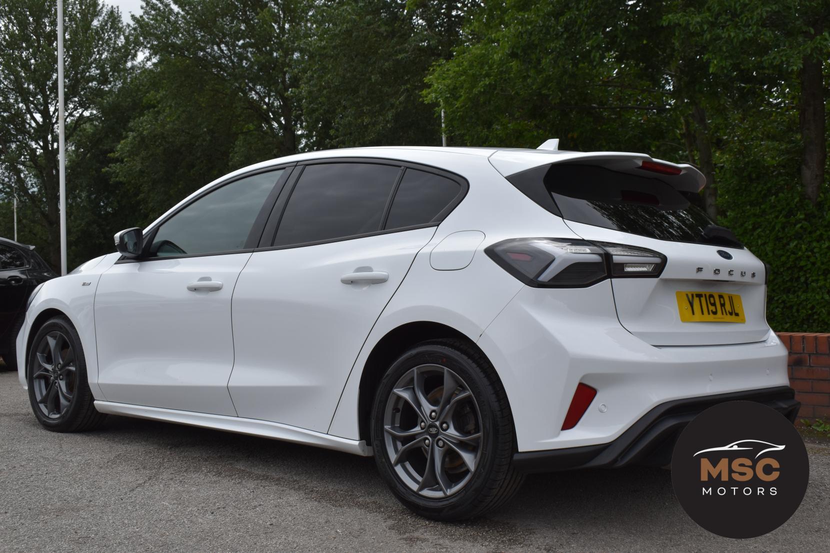 Ford Focus view 12