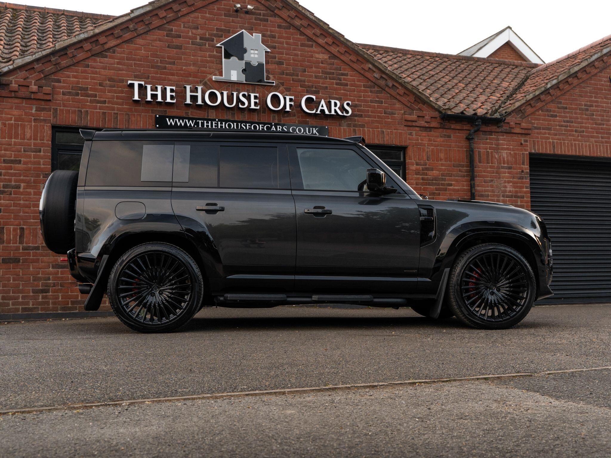 Land Rover Defender 110 view 18