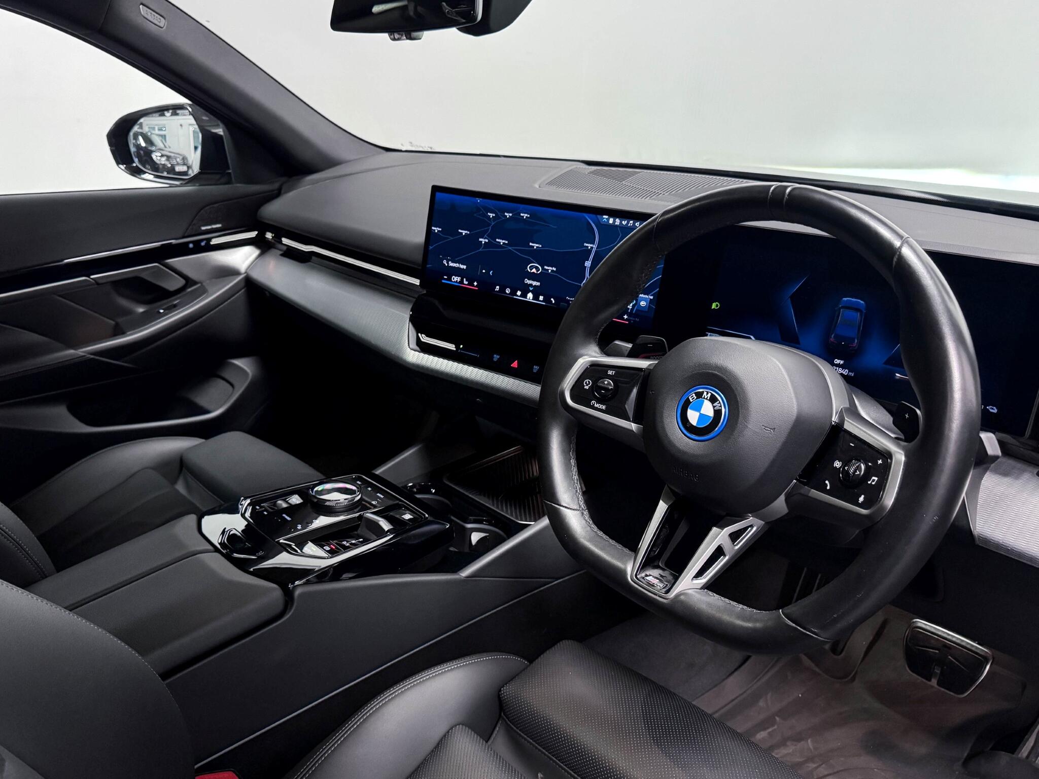 BMW 5 Series view 23