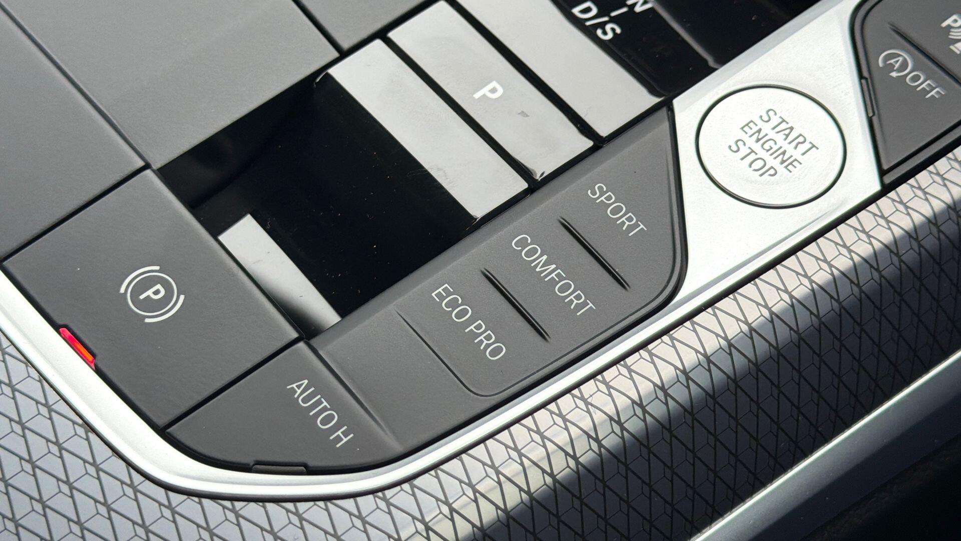 BMW 3 Series view 20