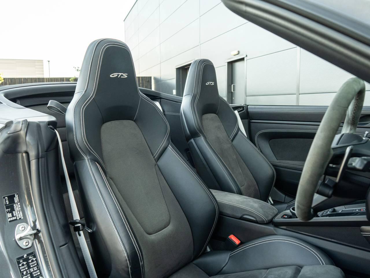 Porsche 911 view 5