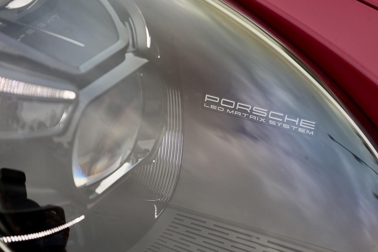 Porsche 911 view 12
