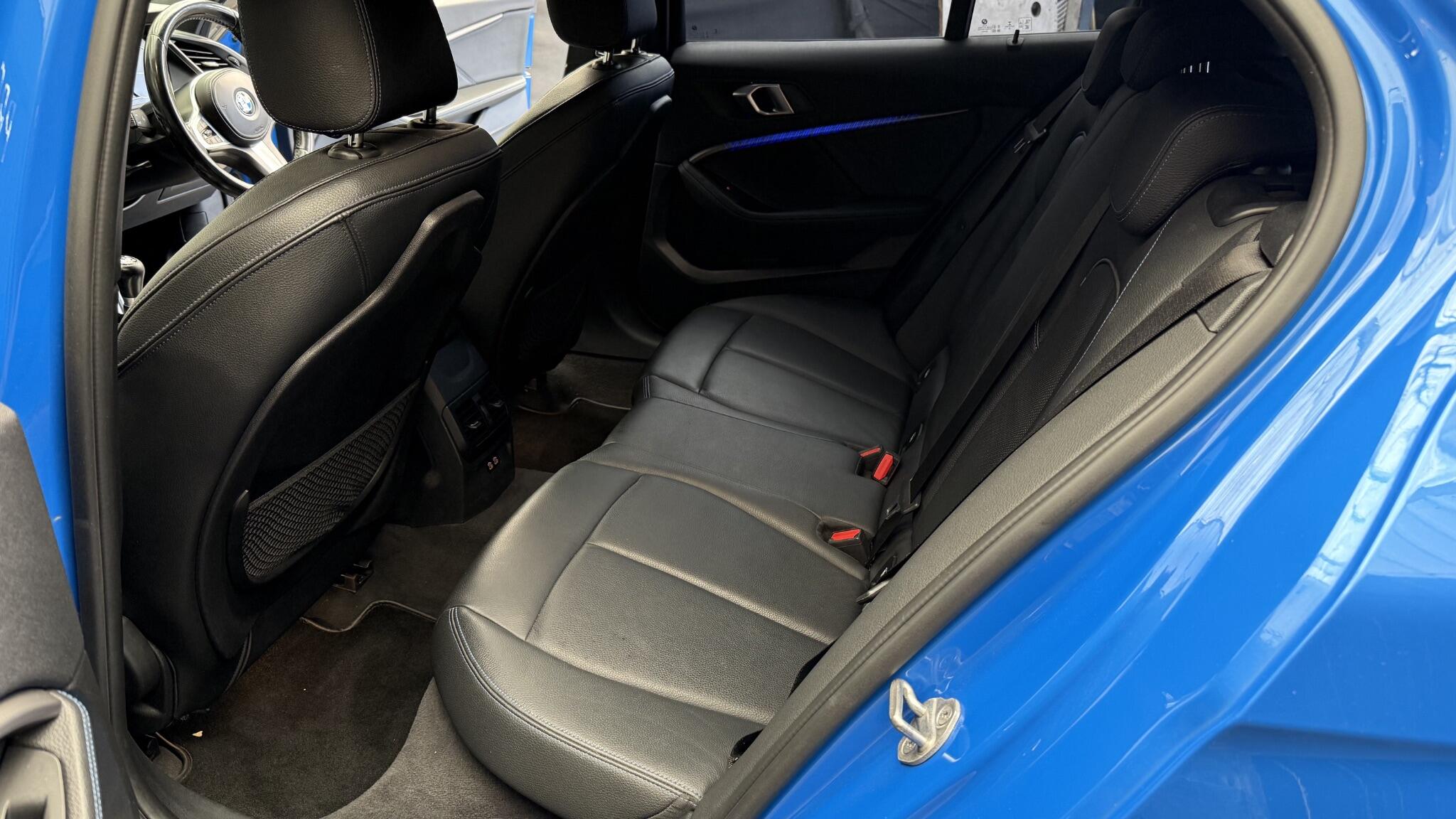 BMW 1 Series view 24