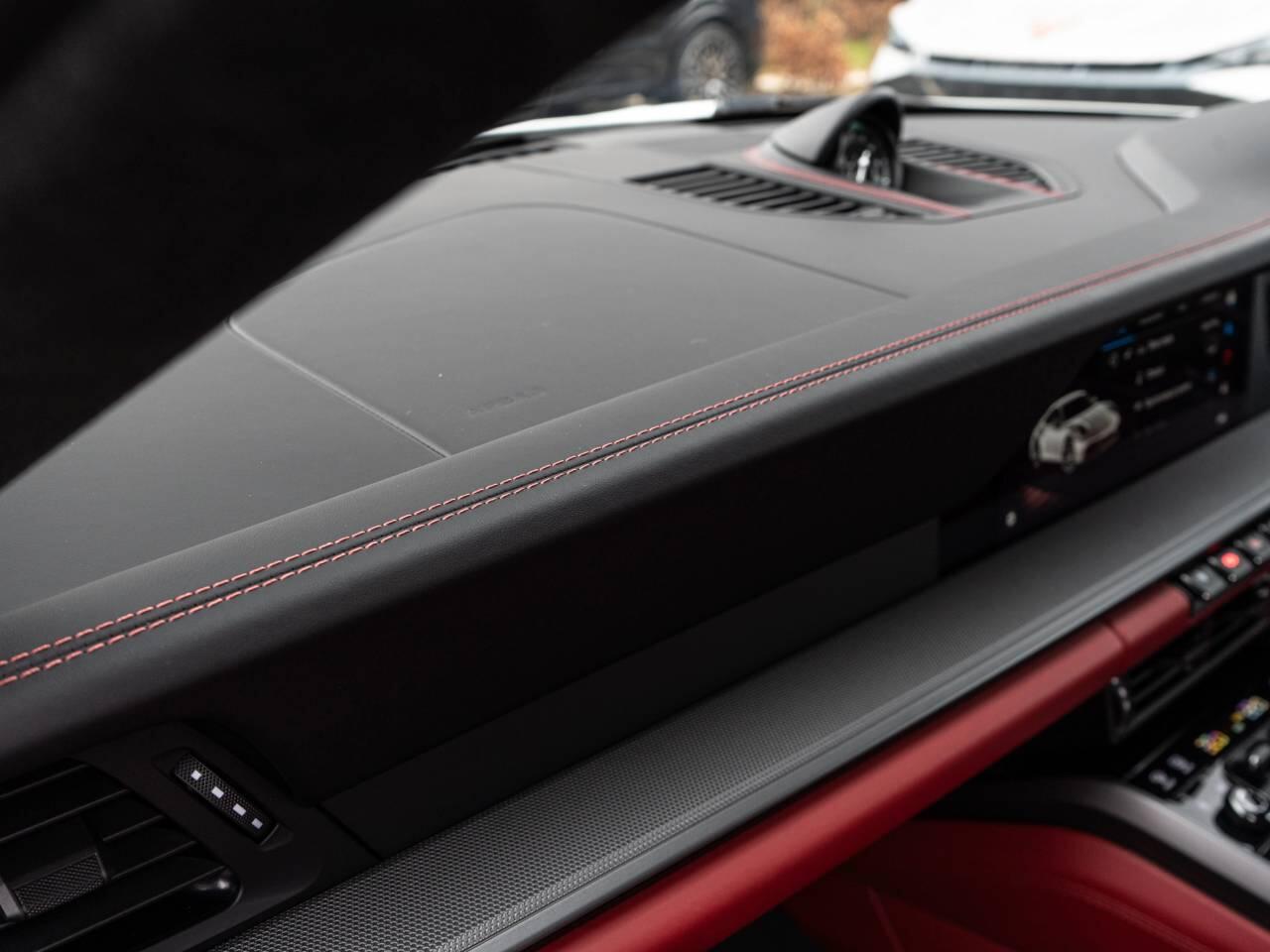 Porsche 911 view 29