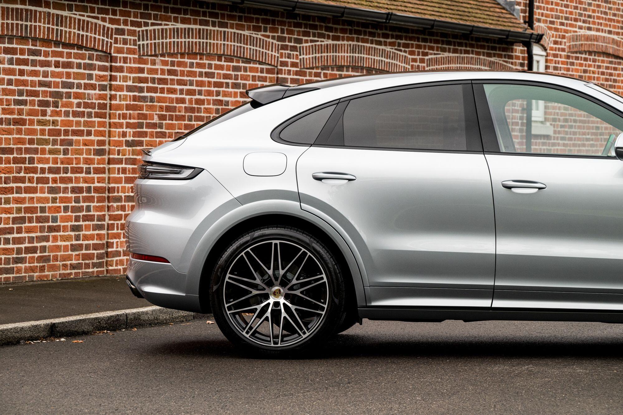 Porsche Cayenne view 19