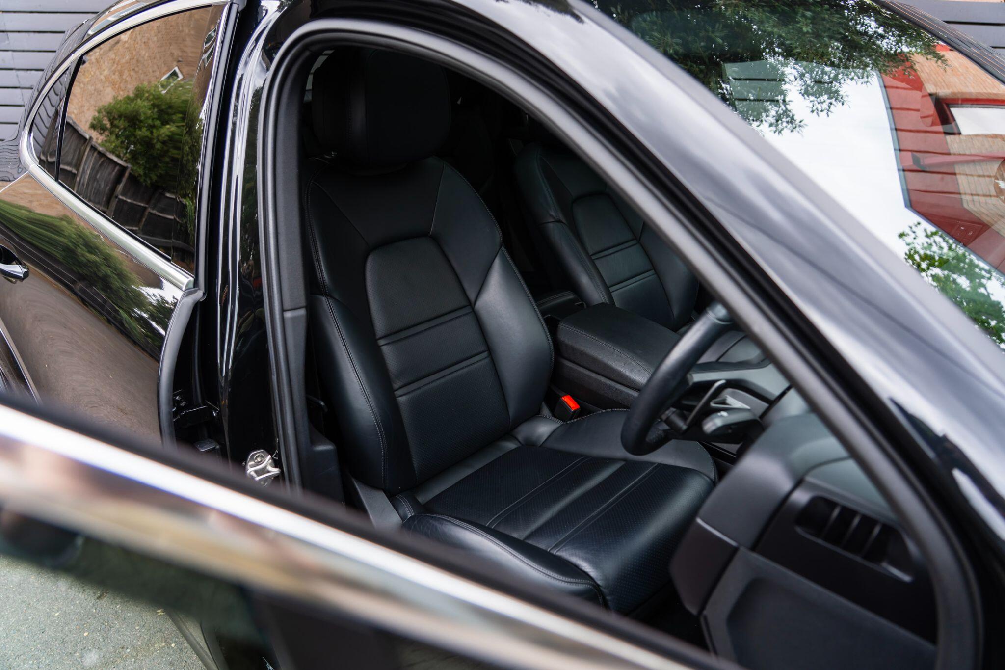 Porsche Cayenne view 13