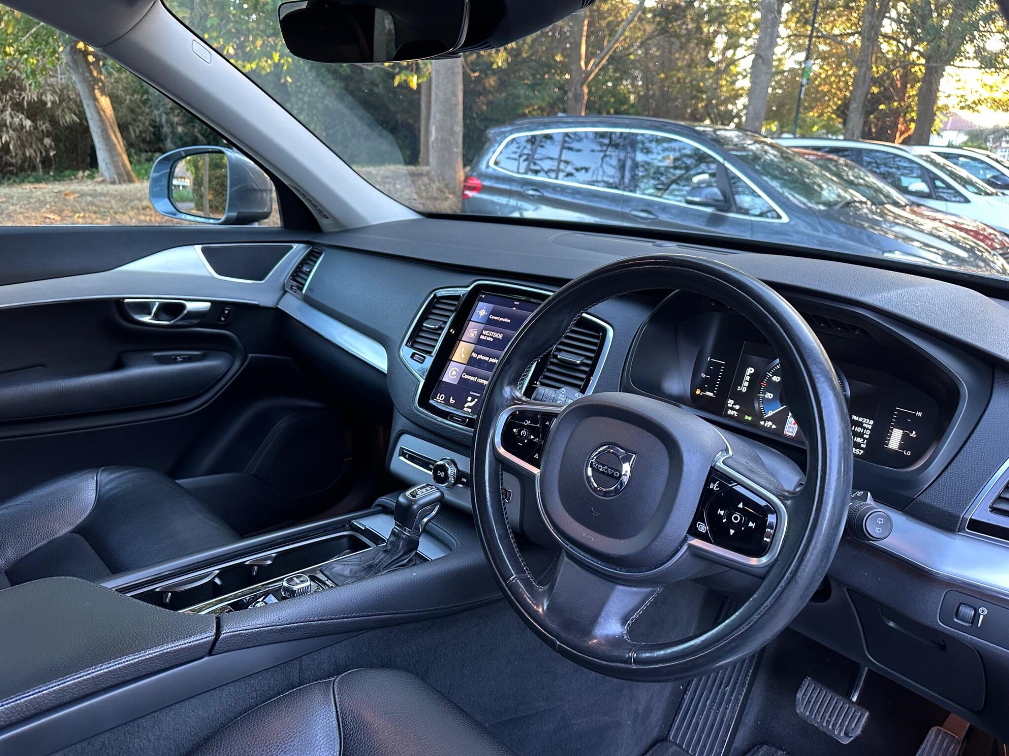 Volvo XC90 view 12