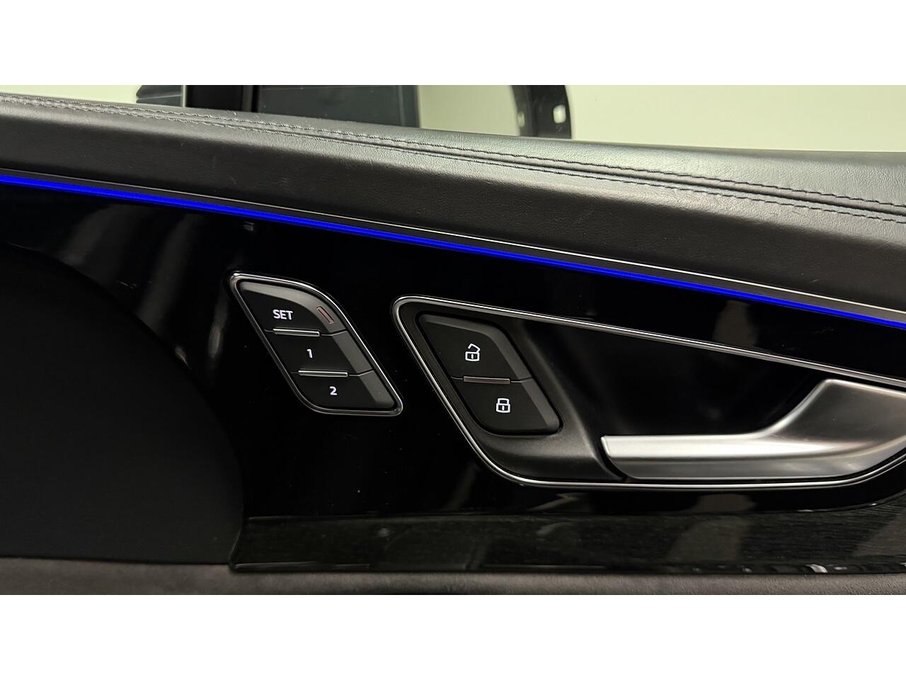 Audi Q7 view 23