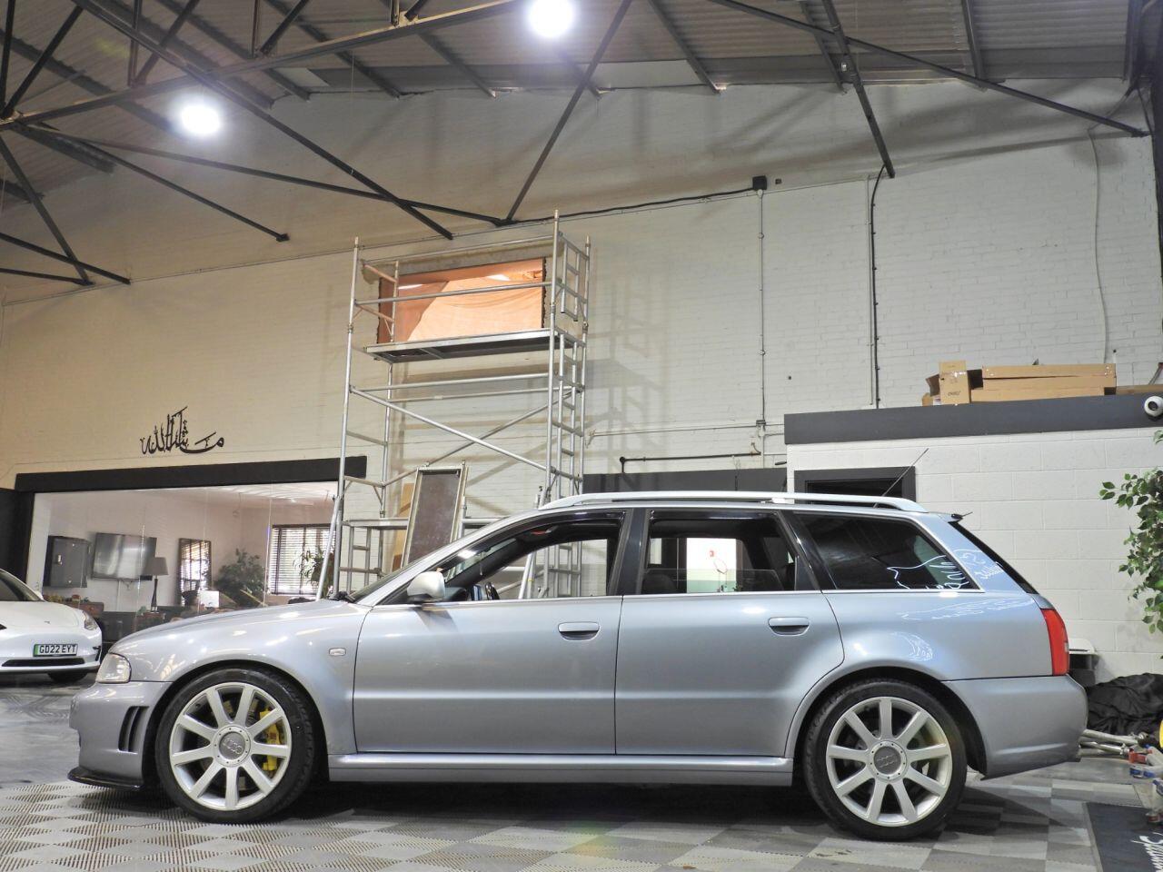 Audi RS4 view 15