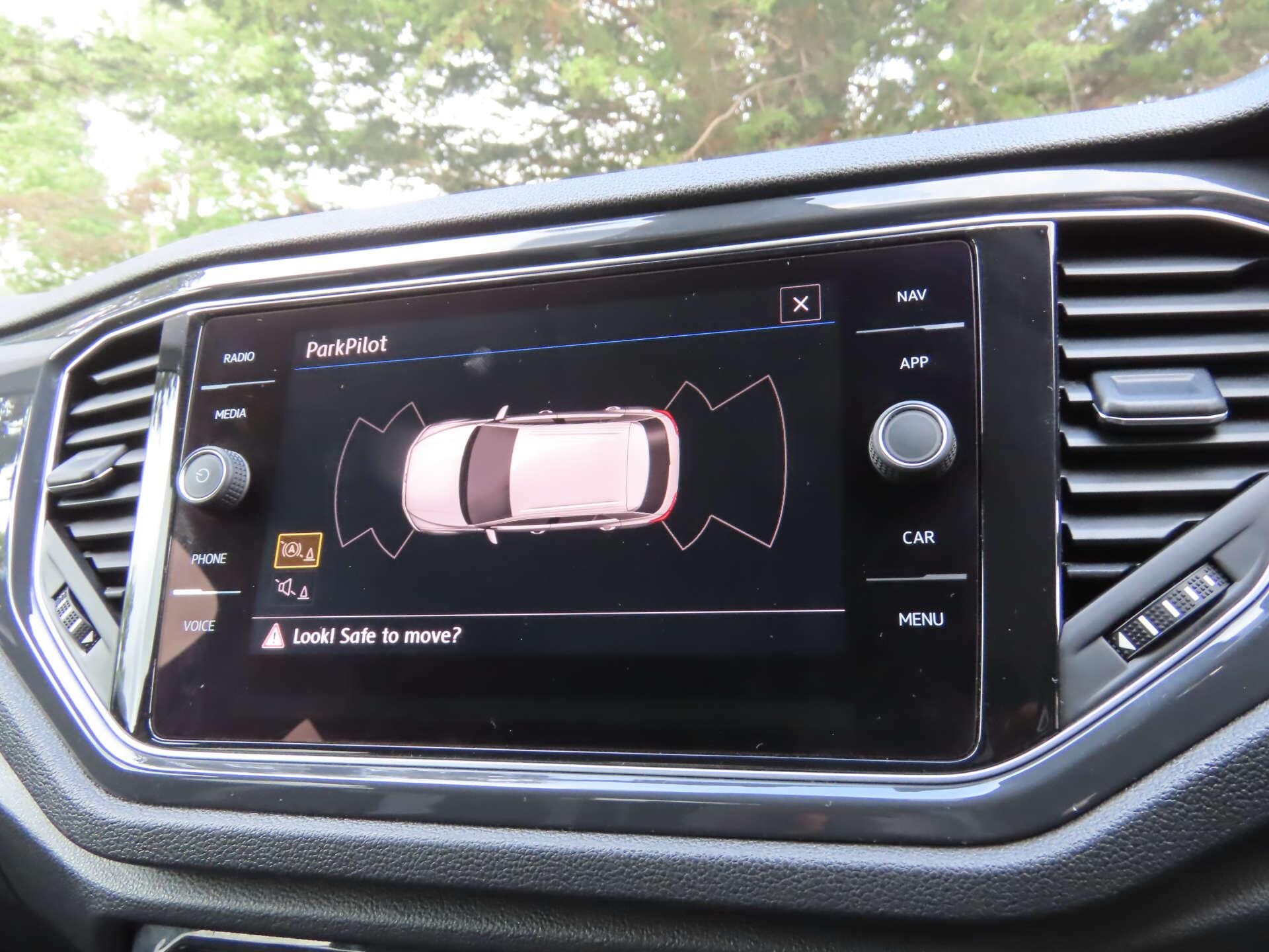 Volkswagen T-Roc view 13