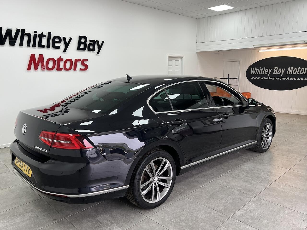 Volkswagen Passat view 3