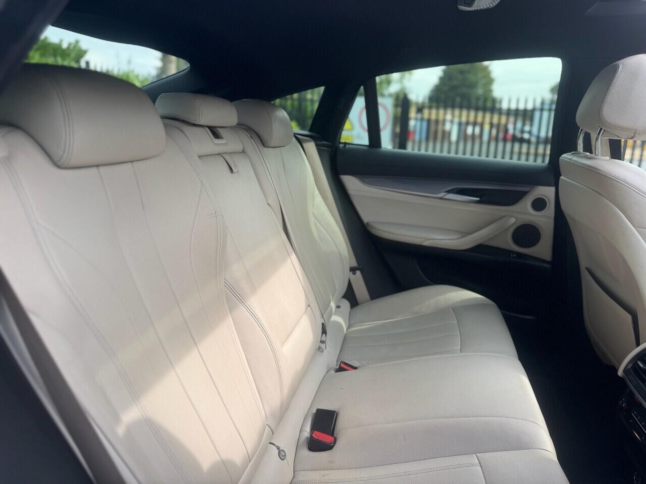 BMW X6 view 23