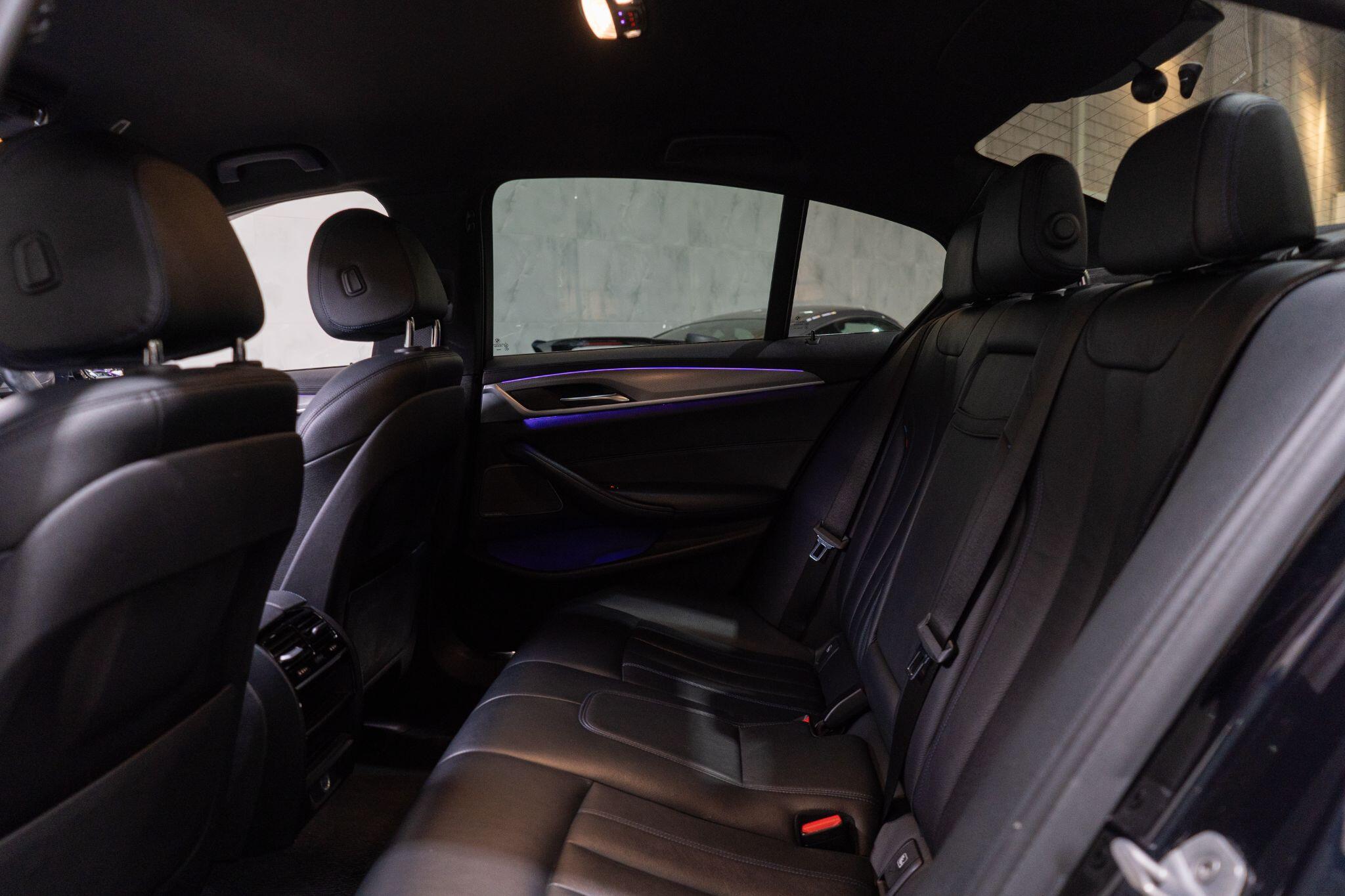 BMW 5 Series view 14