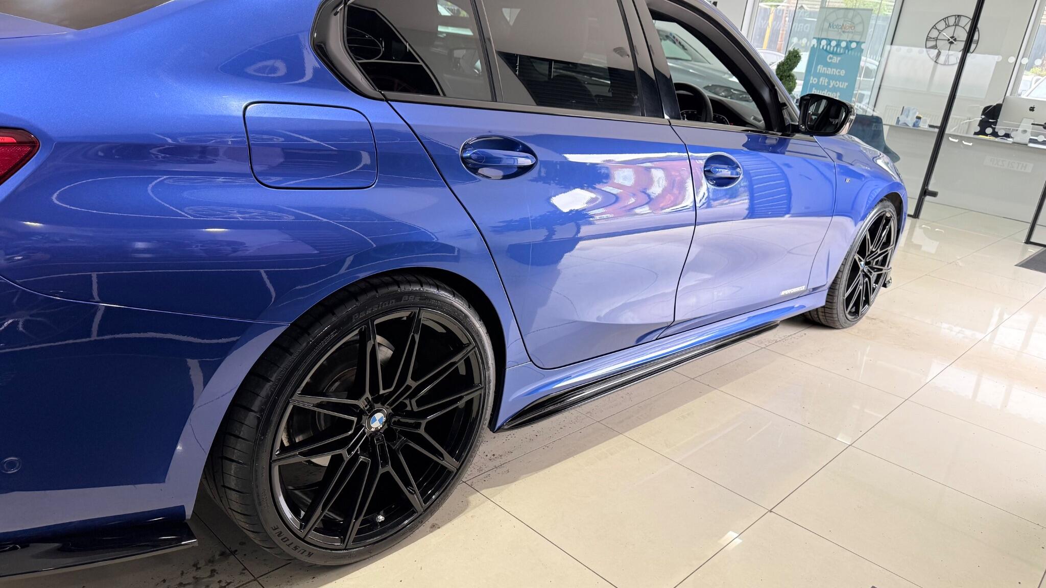 BMW 3 Series view 19