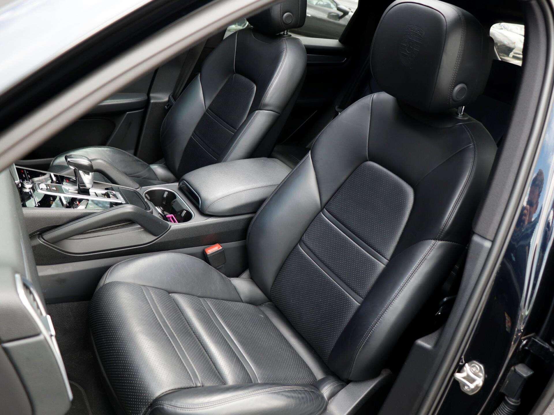 Porsche Cayenne view 26